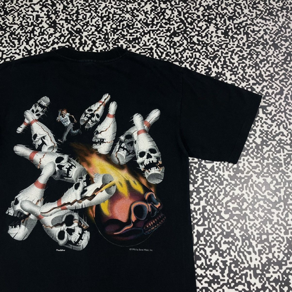 Japanese Brand Vintage 1996 Bone Man Skull Bones Logo Bowling Retro T-shirt Size US L / EU 52-54 / 3 - 4 Thumbnail