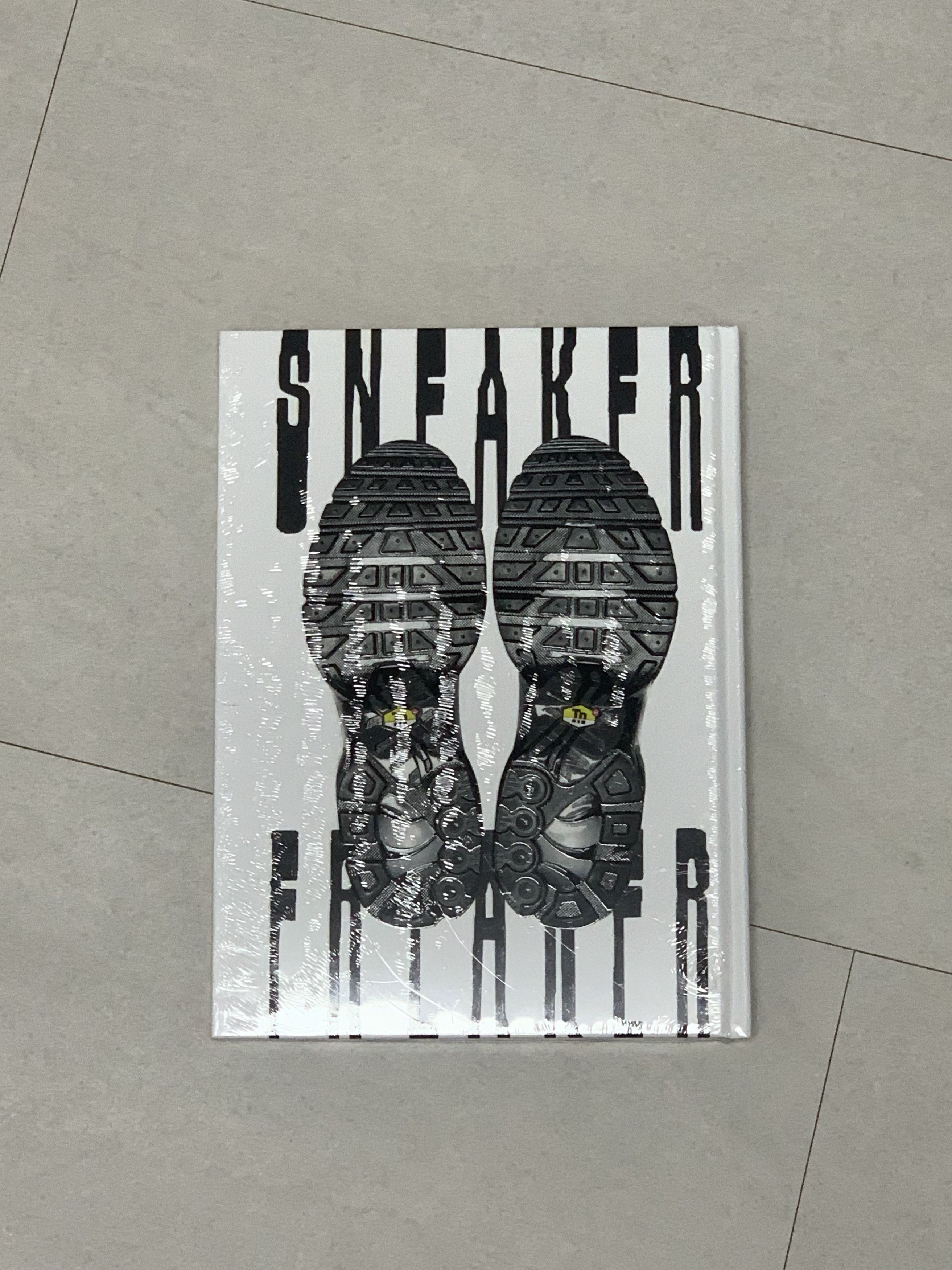 Other 'Stay Tuned’ Book Foot Locker X Sneaker Freaker Size ONE SIZE - 6 Thumbnail