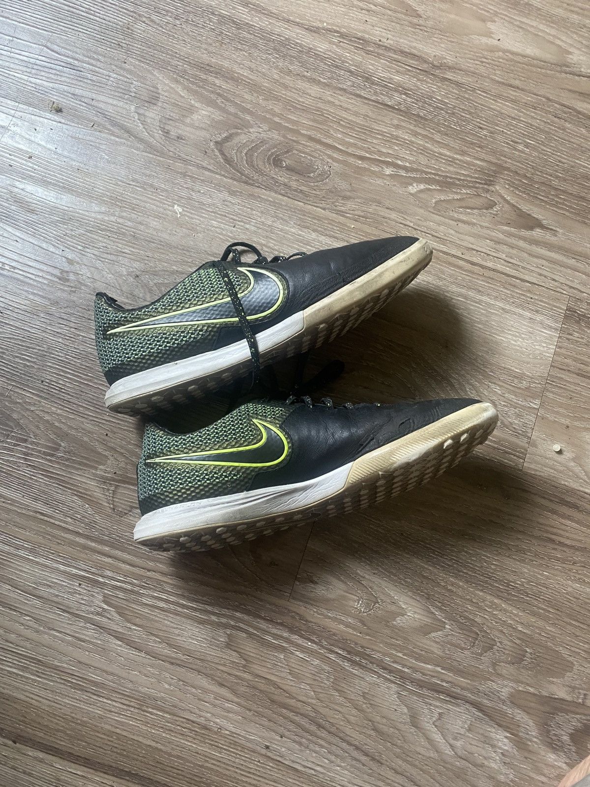 Nike Nike Indoor soccer shoes Size US 12 / EU 45 - 4 Thumbnail
