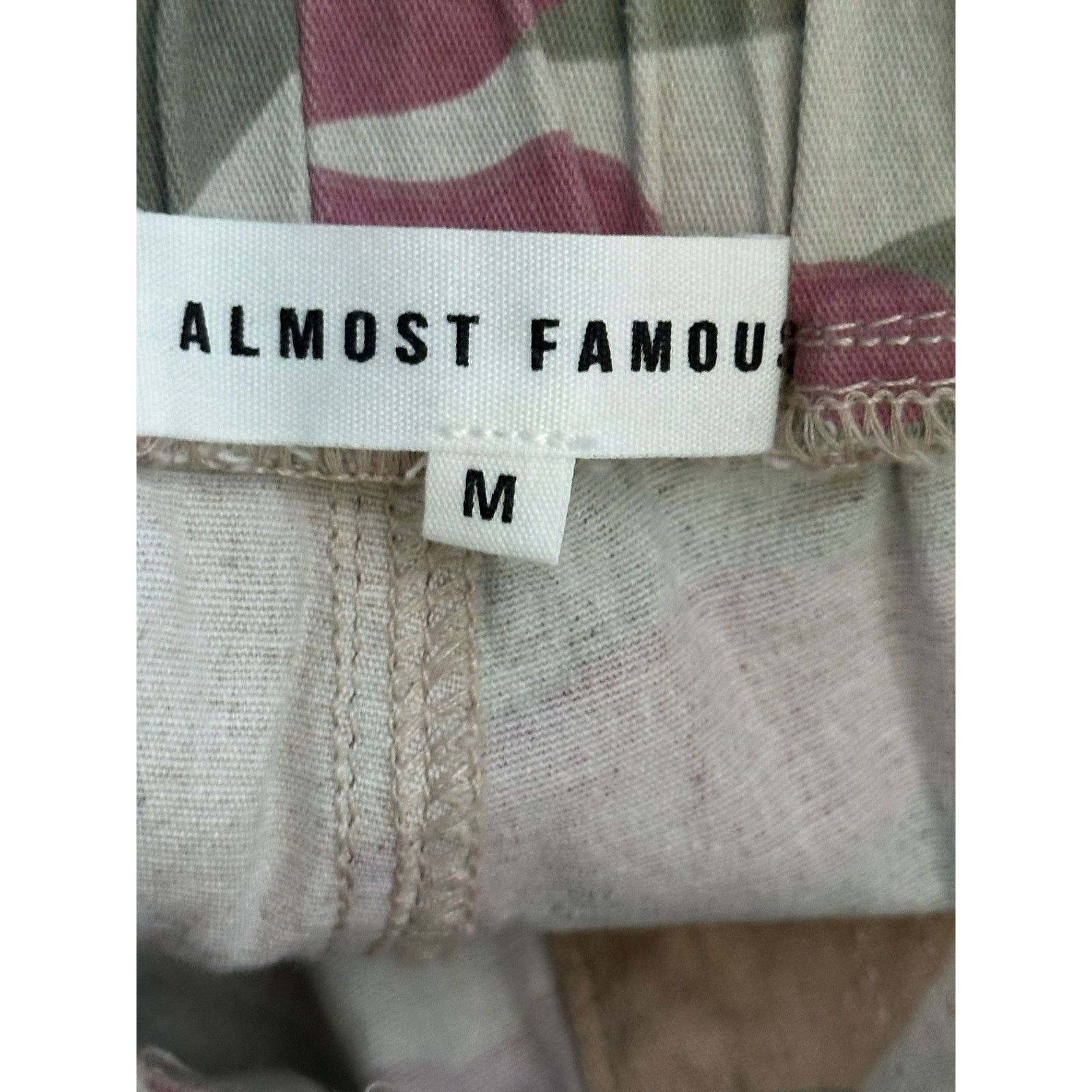 Almost Famous Almost Famous camo cargo pull on pants size medium Size 28" / US 6 / IT 42 - 3 Thumbnail