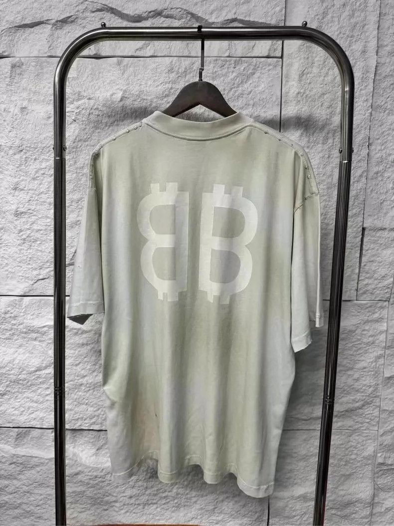 Balenciaga Balenciaga Bitcoin short sleeves Size US L / EU 52-54 / 3 - 2 Thumbnail