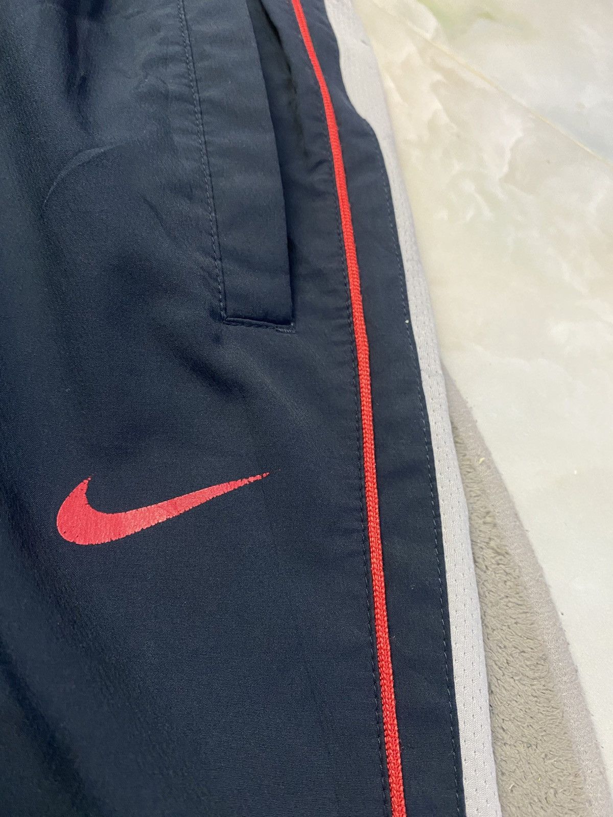Carhartt Wip × Nike VINTAGE NIKE 90S BAGGY NYLON WIDE LEG SWOOSH TRACK PANTS Y2K Size US 30 / EU 46 - 6 Thumbnail
