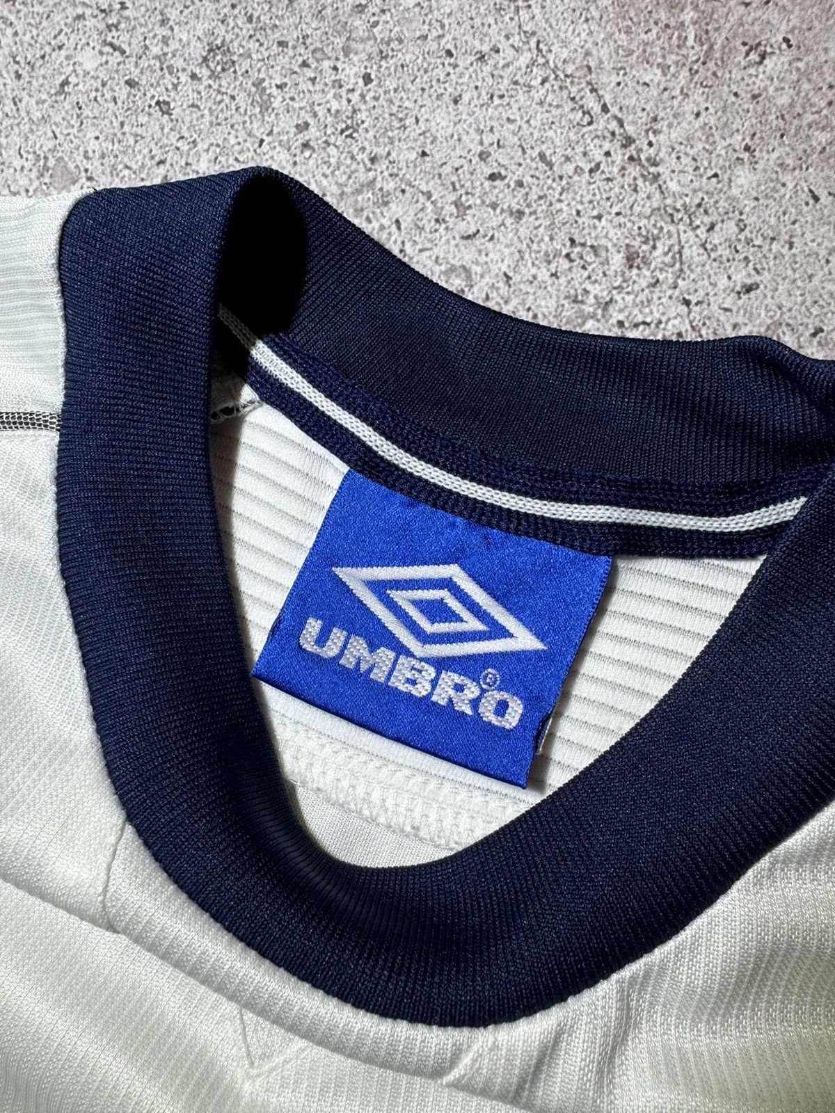 Vintage Manchester United 1999/00 Football Shirt Soccer Jersey Umbro Size US L / EU 52-54 / 3 - 8 Thumbnail