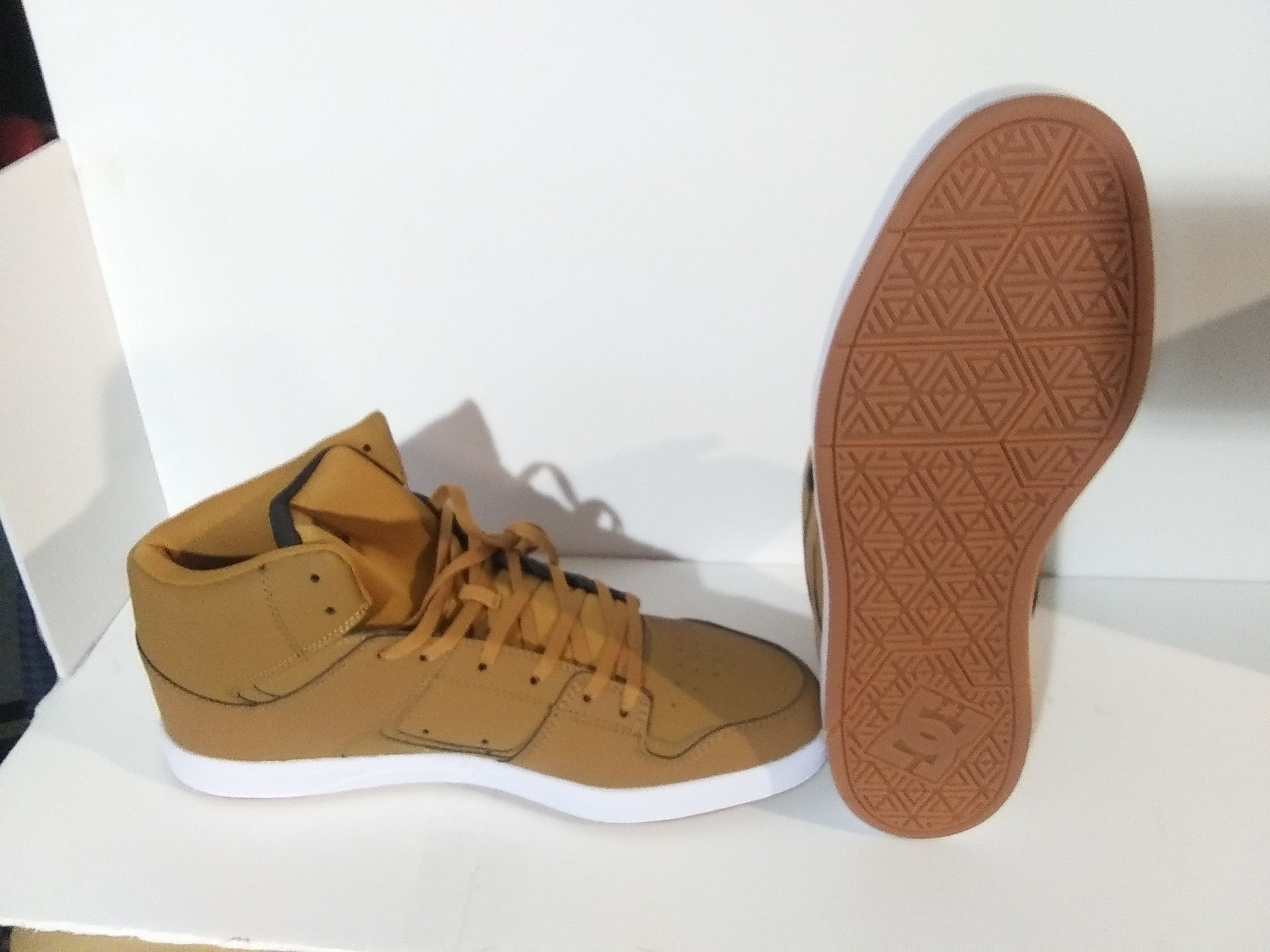 DC DC Cure Hi Top Size US 14 / EU 47 - 7 Thumbnail