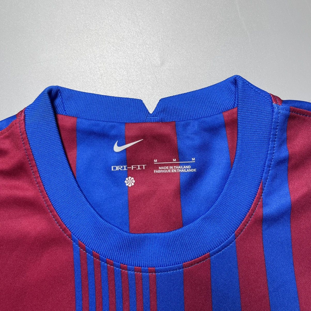 Nike BARCELONA NIKE 2021/2022 FOOTBALL HOME JERSEY #19 AGUERO Size US M / EU 48-50 / 2 - 5 Thumbnail