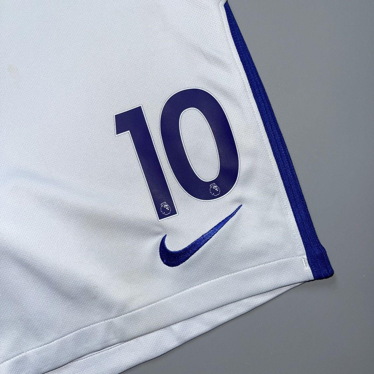 Vintage CHELSEA NIKE 2017/2018 FOOTBALL AWAY SHORTS #10 HAZARD Size US 34 / EU 50 - 3 Thumbnail
