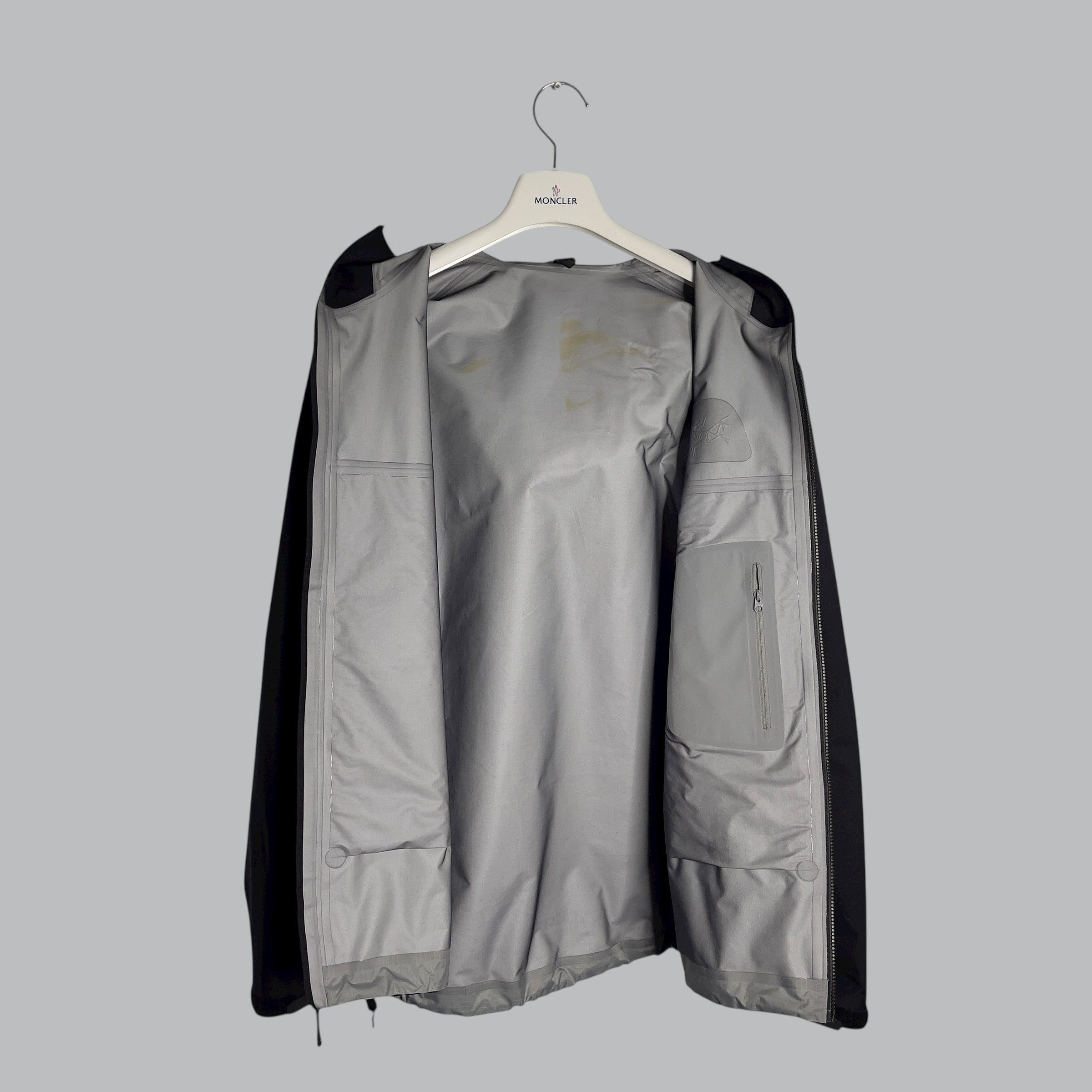 Arc'teryx Arcteryx beta M black gore tex jacket size L Size US L / EU 52-54 / 3 - 4 Thumbnail