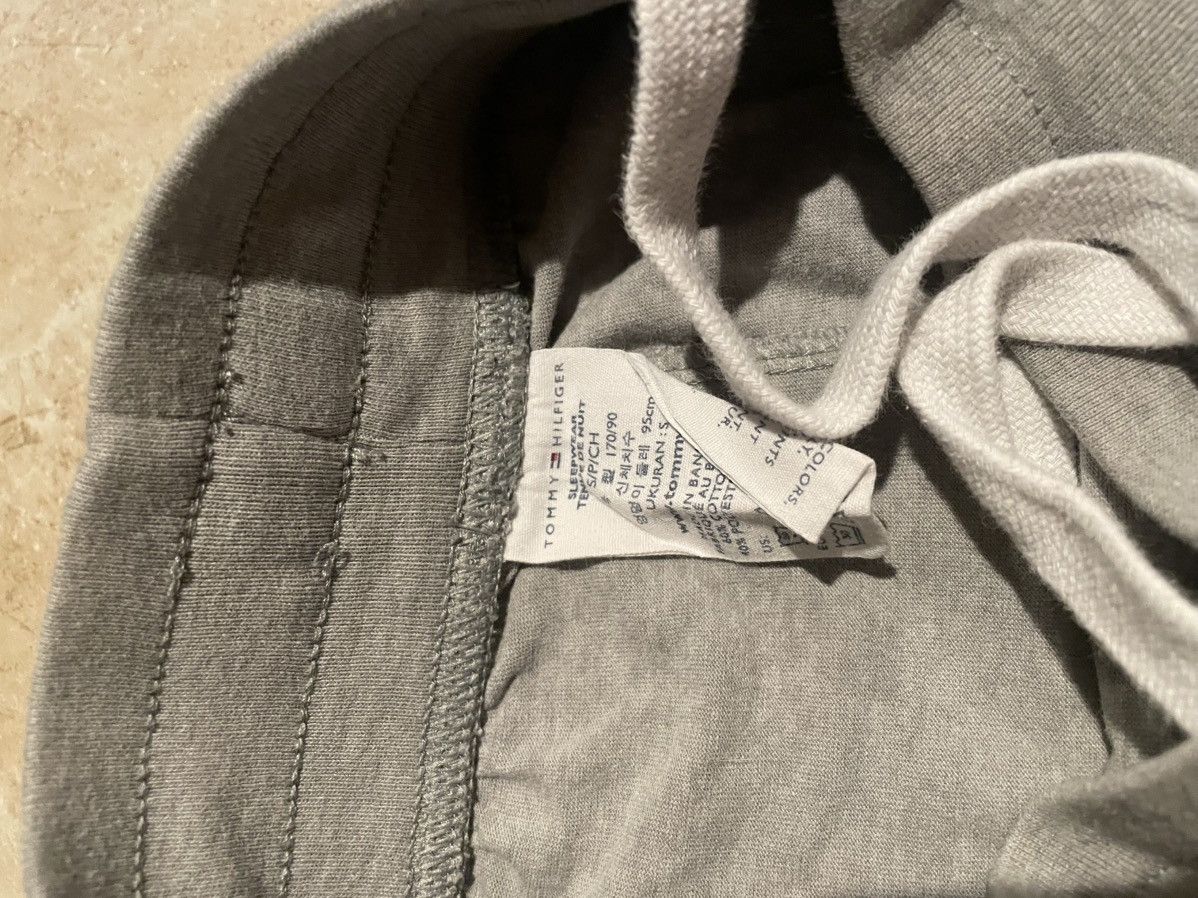 Tommy Hilfiger Grey Tommy Hilfiger Sweatpants Size US 30 / EU 46 - 4 Thumbnail
