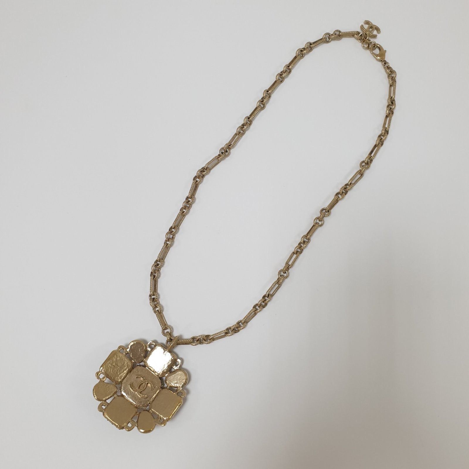 Chanel Chanel Gripoix & Strass CC Pendant Necklace Size ONE SIZE - 6 Thumbnail