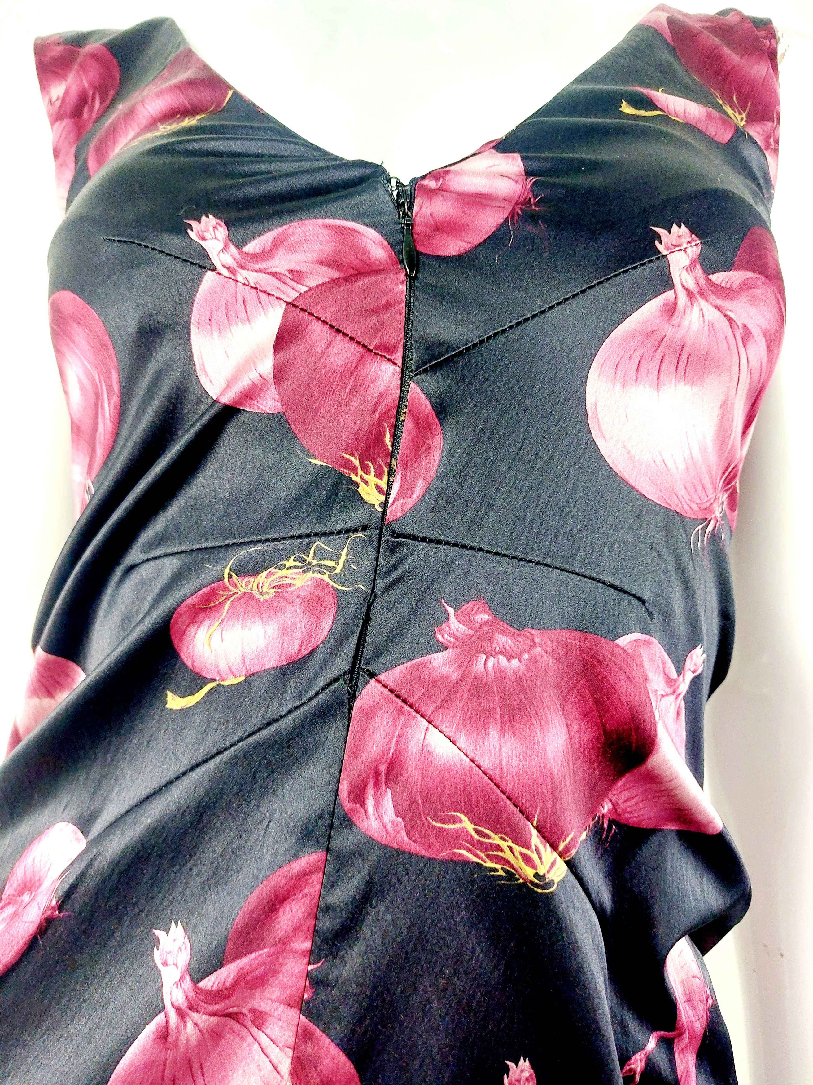Dolce & Gabbana Runway Dolce & Gabbana Red Onions 1999 Kendall Jenner Dress Size XS / US 0-2 / IT 36-38 - 8 Thumbnail
