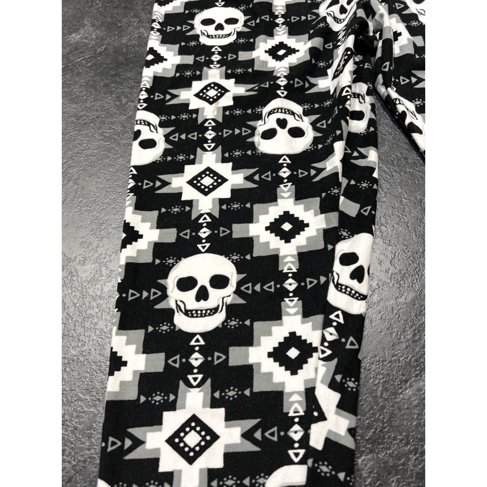 Vintage No Boundaries Women's Leggings Capri High Waist Skull Print Cotton Blend Large 11-13 Black Size 36" / US 14 / IT 50 - 4 Thumbnail