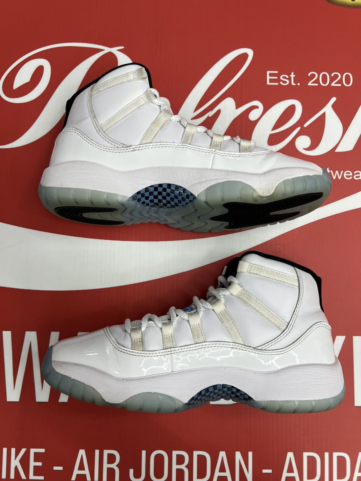 Jordan Brand Air Jordan 11 Legend Blue Size 6Y Size US 6 / EU 39 - 3 Thumbnail