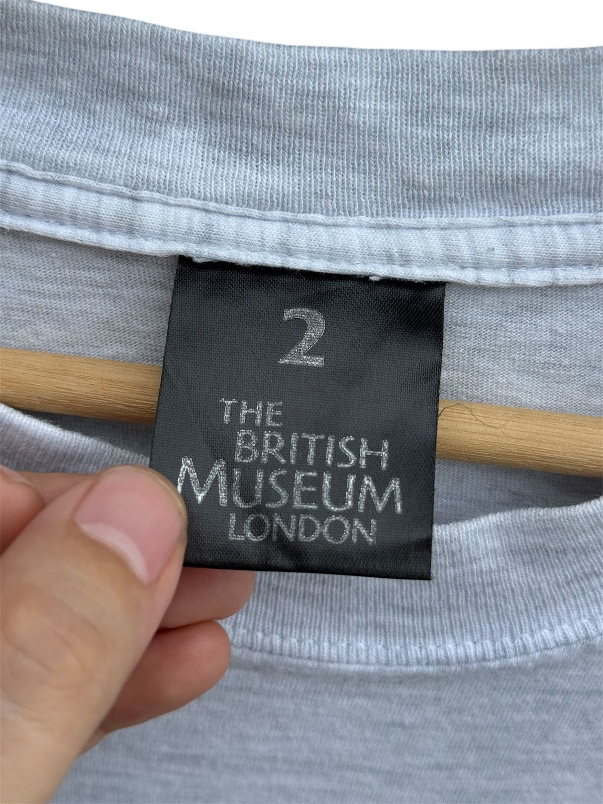 Vintage 🔥🔥 Rare Vintage The British Museum Moai tee Size US L / EU 52-54 / 3 - 3 Thumbnail
