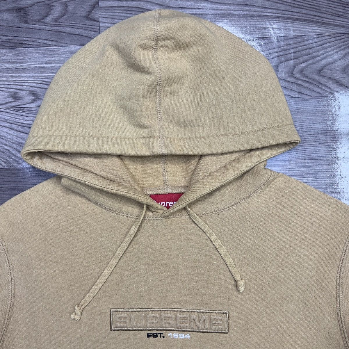 Supreme Supreme Embossed Logo Hoodie Size US M / EU 48-50 / 2 - 3 Thumbnail