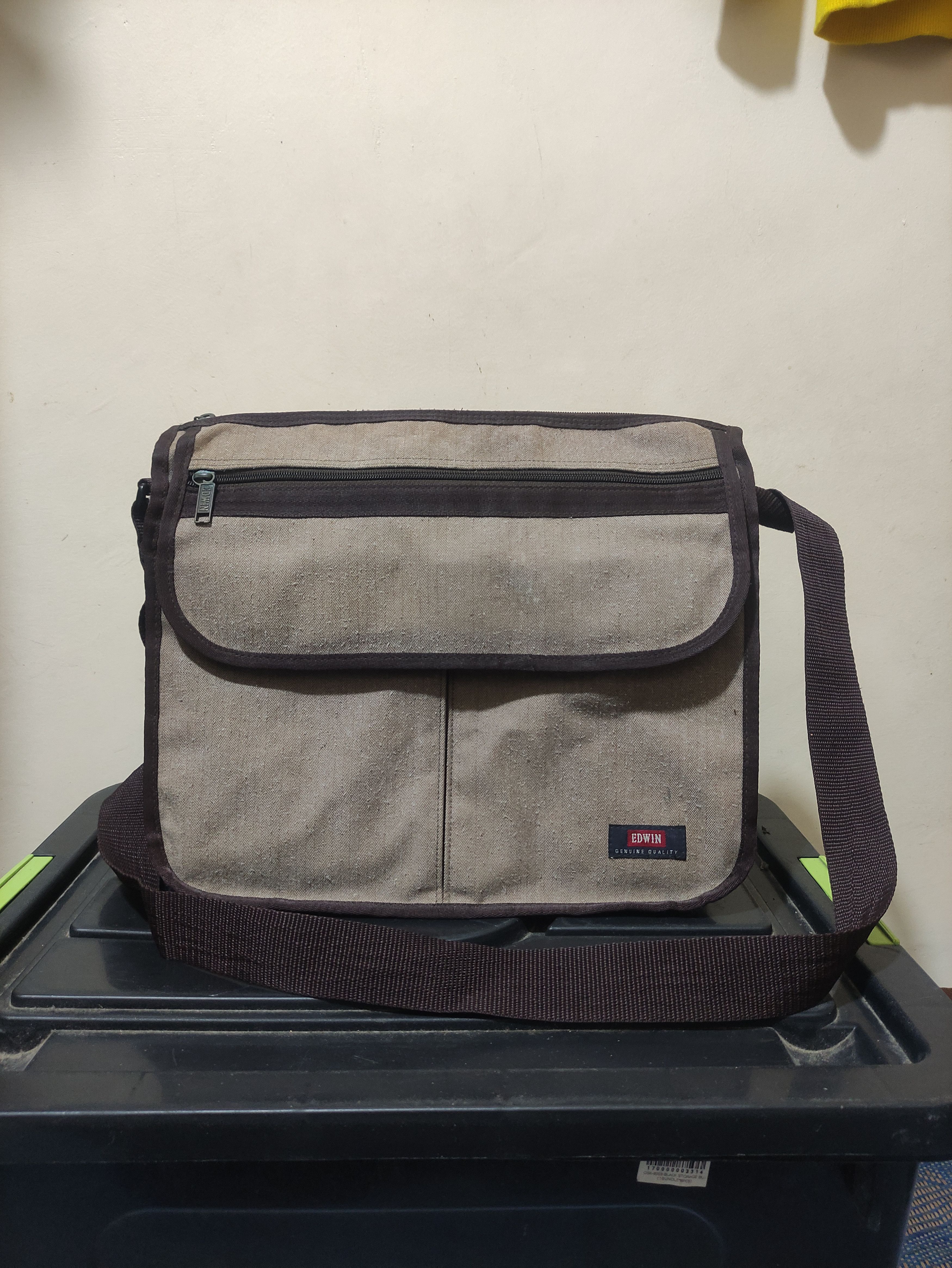 Edwin × Japanese Brand × Vintage Vintage Edwin Sling Bag Size ONE SIZE - 1 Thumbnail