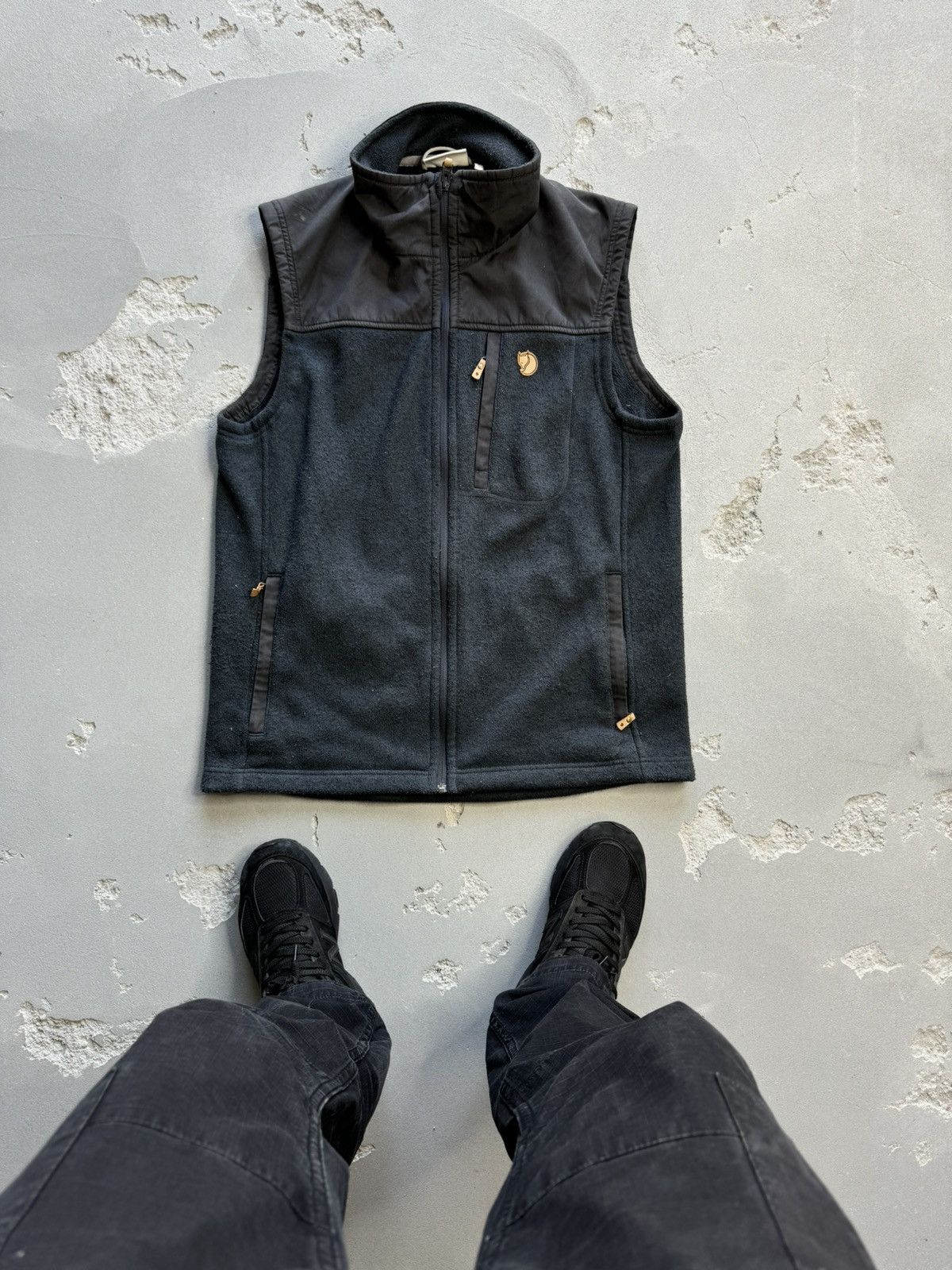 Fjallraven × Vintage Vintage Khaki Fjallraven Fleece Vest Size US L / EU 52-54 / 3 - 1 Thumbnail