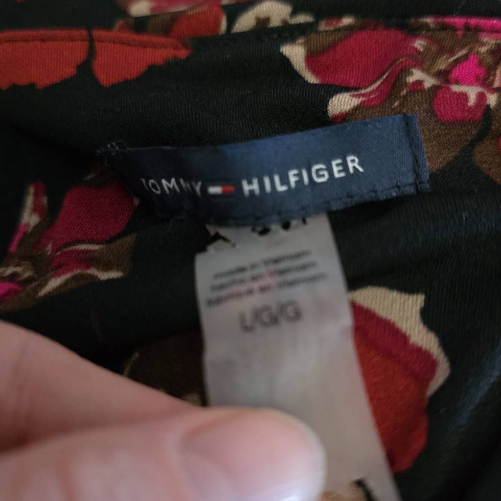 Tommy Hilfiger Tommy Hilfiger Women’s Size Large Black Red Pleated Front Sl Size L / US 10 / IT 46 - 2 Thumbnail