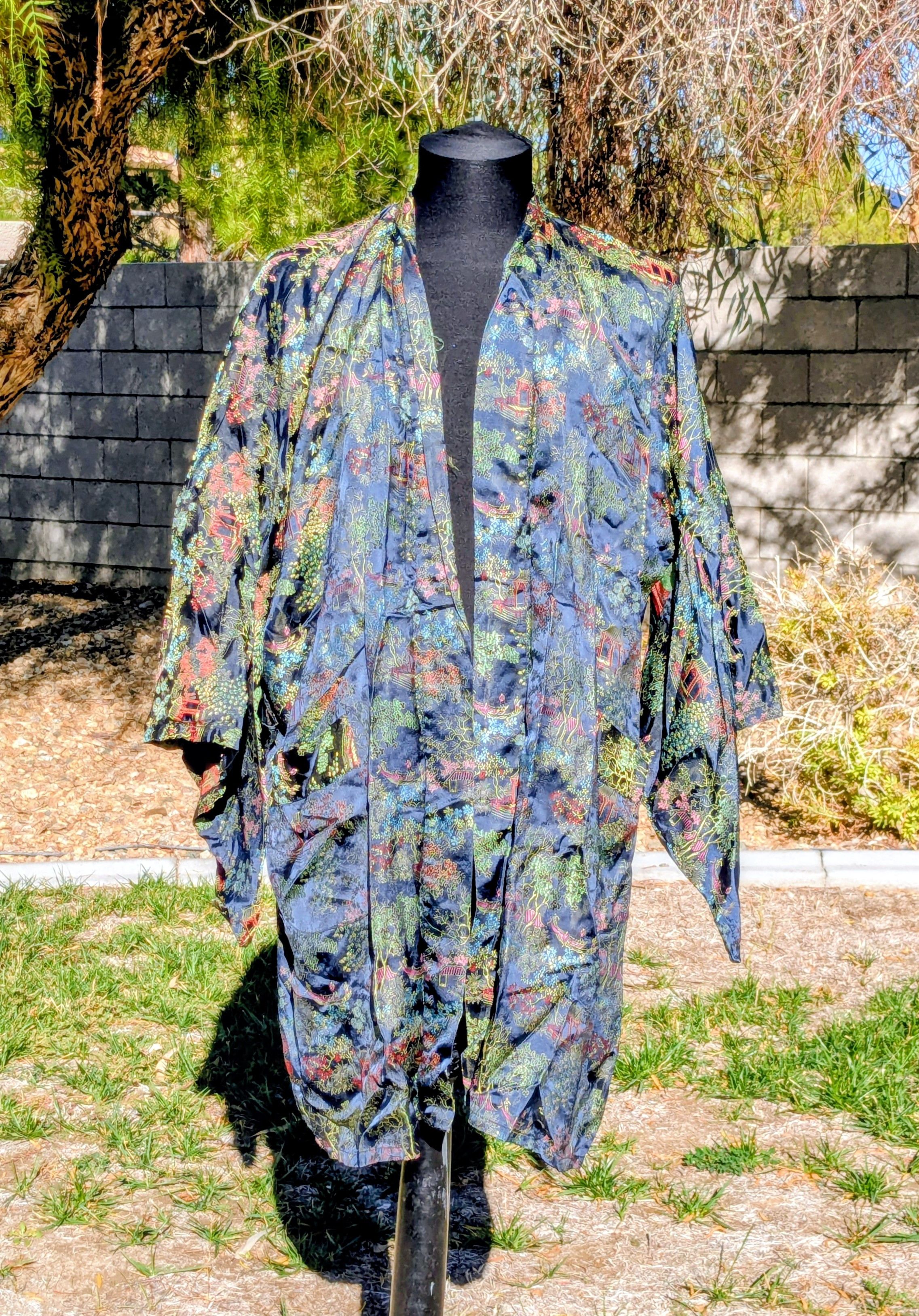 Other Vintage Chinese Satin Brocade Tomesode Dressing Robe Kimono Size XL / US 12-14 / IT 48-50 - 1 Thumbnail