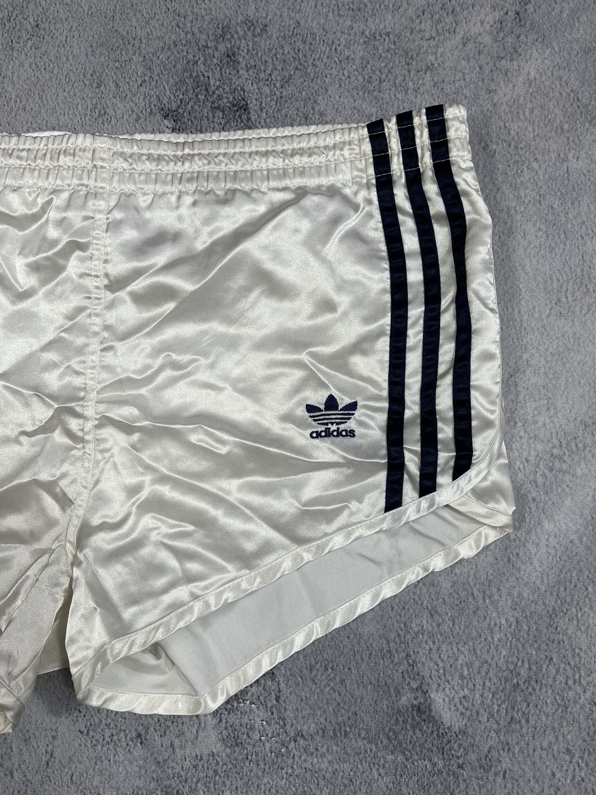 Adidas × Vintage Vintage Adidas 90s shorts streetwear style size 32 Size US 32 / EU 48 - 3 Thumbnail