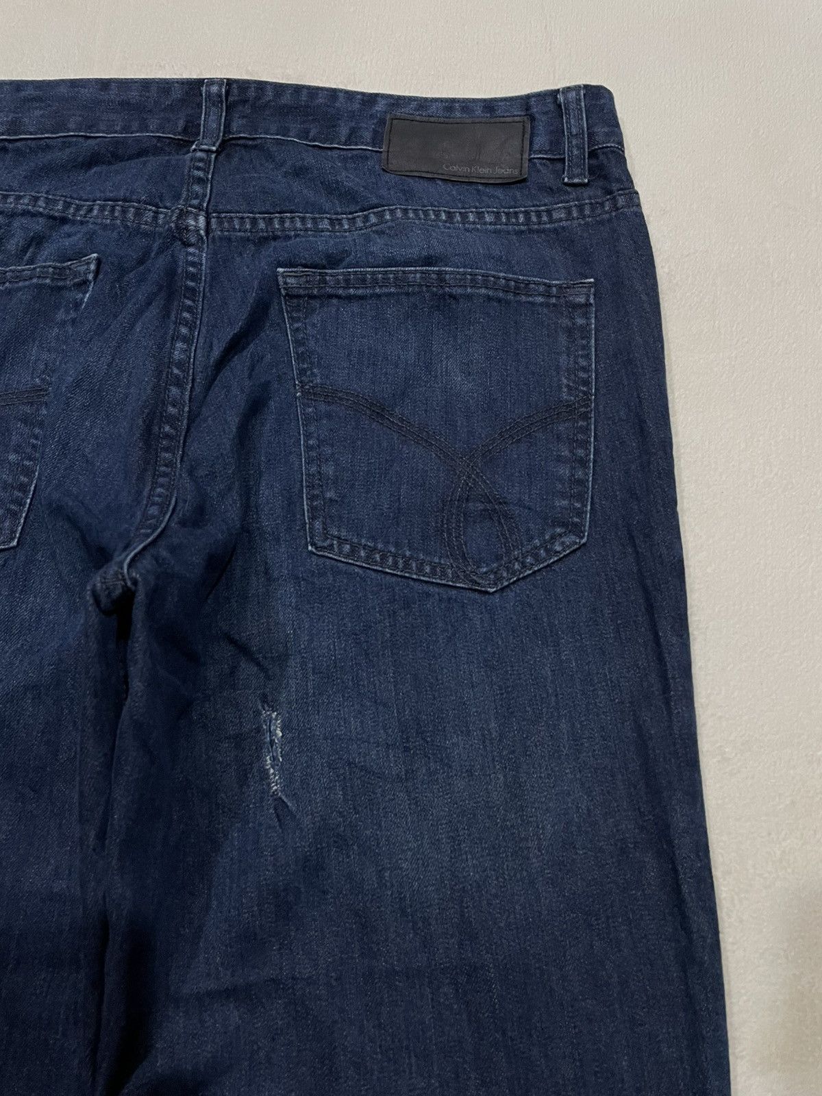 Calvin Klein Vintage Calvin Klein Distressed Slim Straight Cut Dark Jeans Size US 37 - 20 Thumbnail