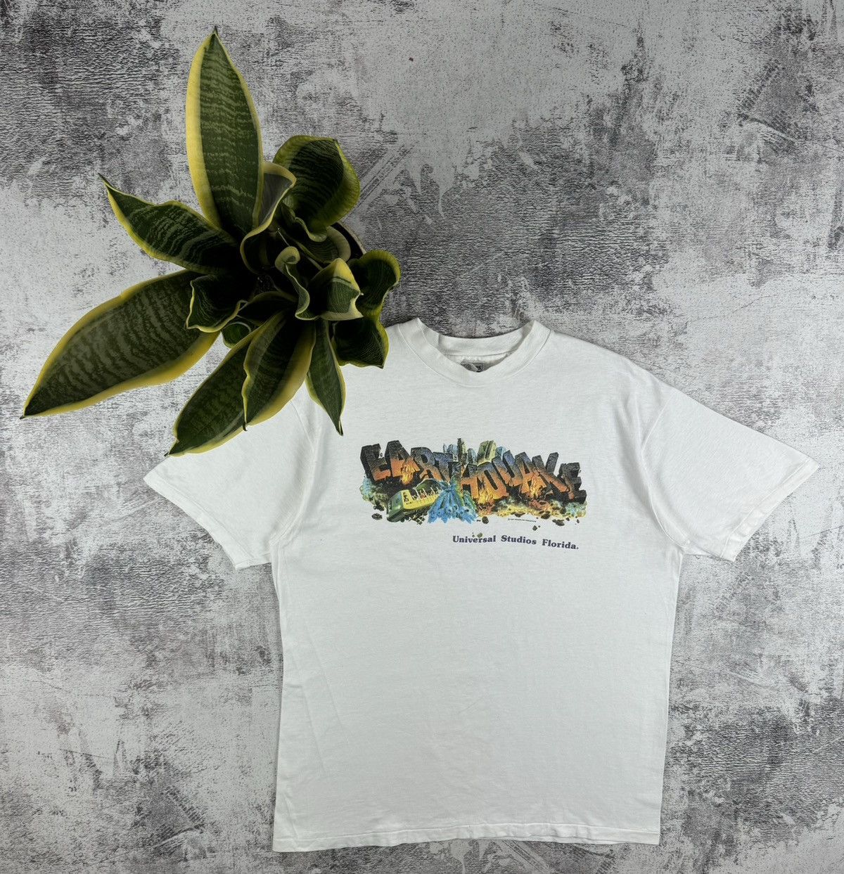 Universal Studios Vintage 80S 90S Earthquake 1990 Winterland Hanes T Shirt Tee Size US XL / EU 56 / 4 - 1 Thumbnail