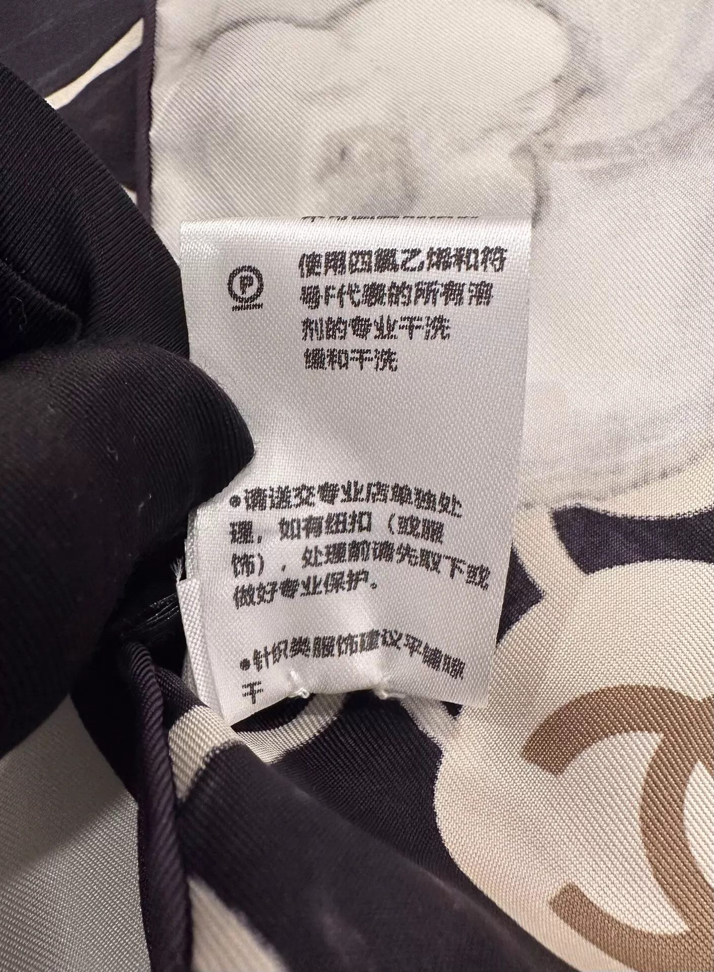 Chanel Chanel Camellia CC print silk scarf black white new Size ONE SIZE - 8 Thumbnail