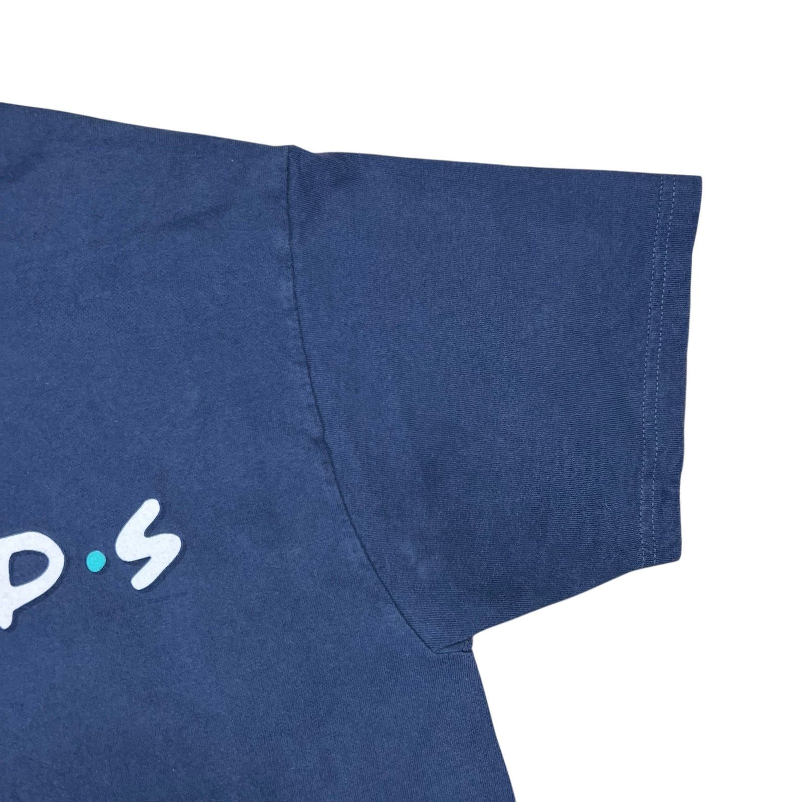 Fruit Of The Loom × Vintage Vintage 90s FRIENDS spell out TV show faded tee (M) Size US M / EU 48-50 / 2 - 5 Thumbnail
