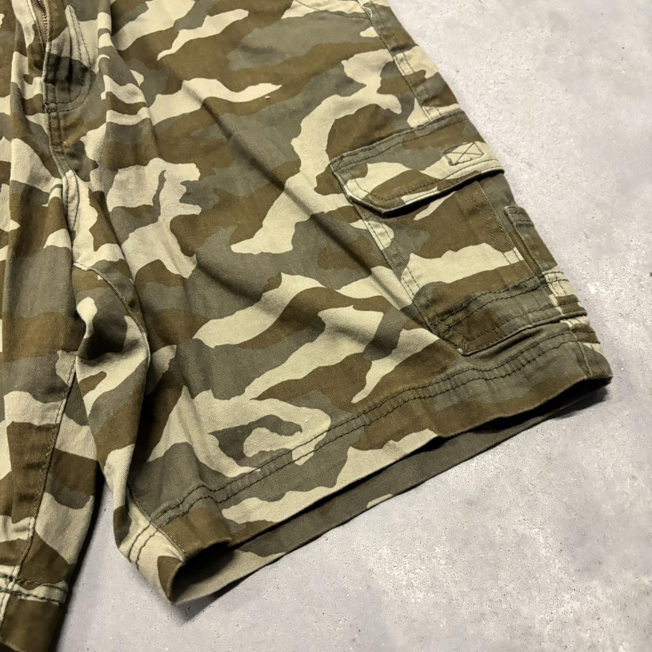 Japanese Brand × Vintage Crazy Vintage Y2K/2000s Camo Skater Style Cargo Shorts! Size US 38 / EU 54 - 4 Thumbnail