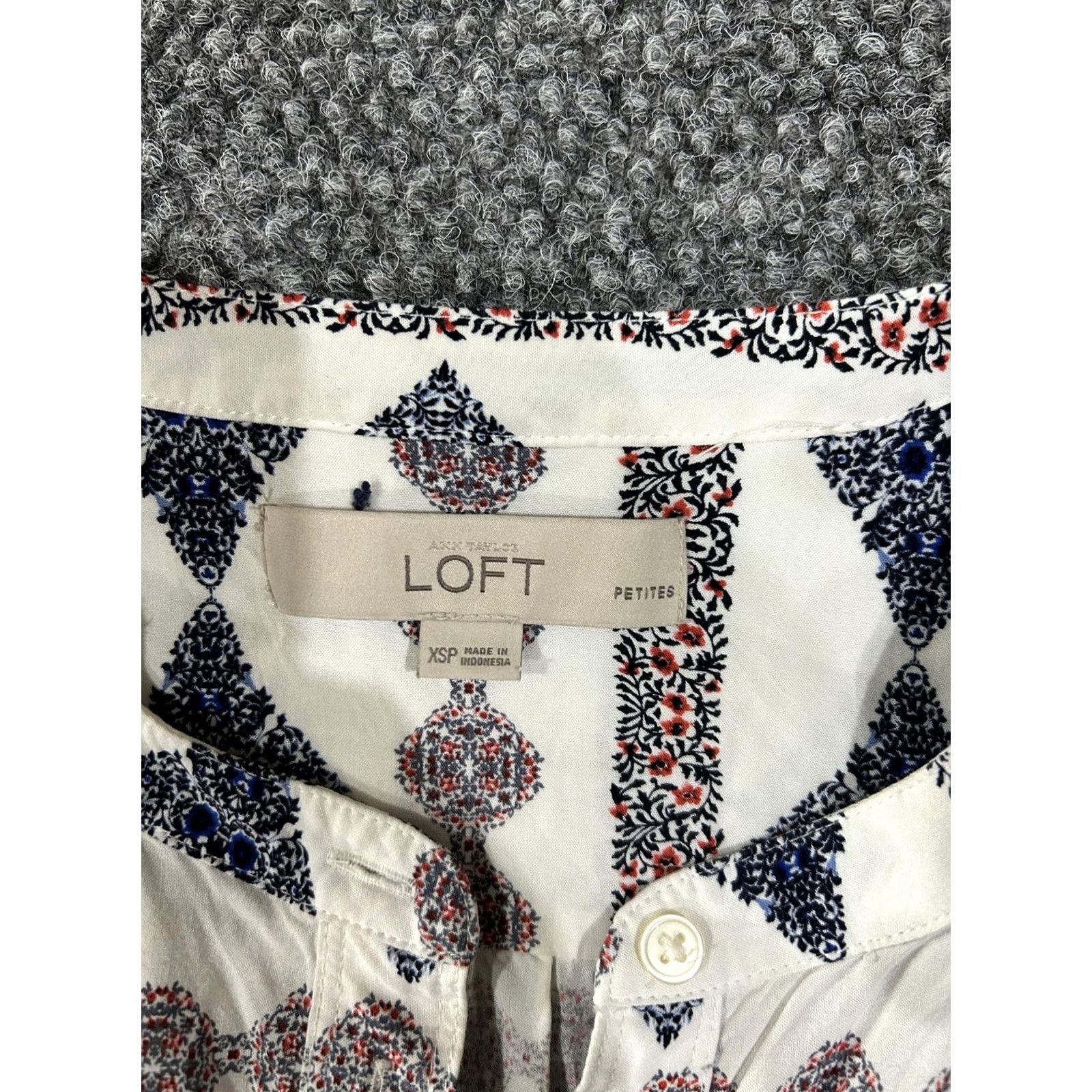 Loft LOFT Shirt Womens XS Petite White Blue Boho Print Rayon Long Sleeve Shirt Size XS / US 0-2 / IT 36-38 - 4 Thumbnail