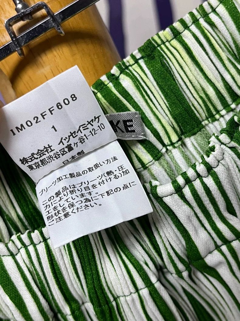 Issey Miyake Issey Miyake size:2 Green vertical striped pleated radish Size 22" - 5 Thumbnail