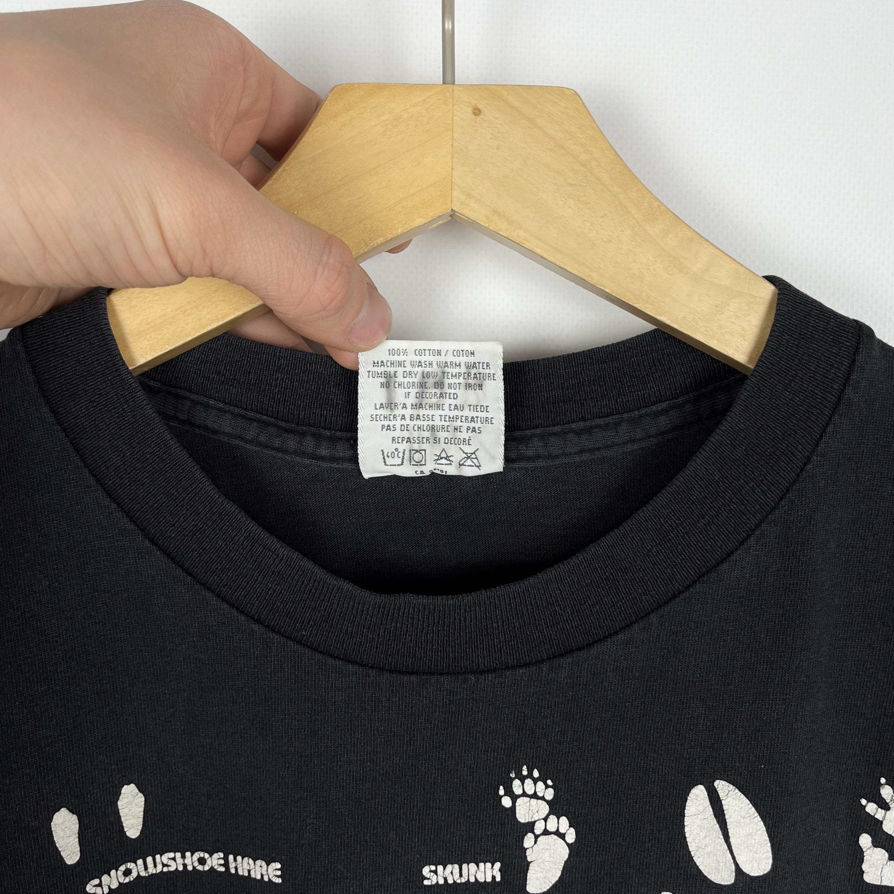 Arts & Science Vintage Footprints Of Canada Art Nature T Shirt 90’s Size US XL / EU 56 / 4 - 8 Thumbnail