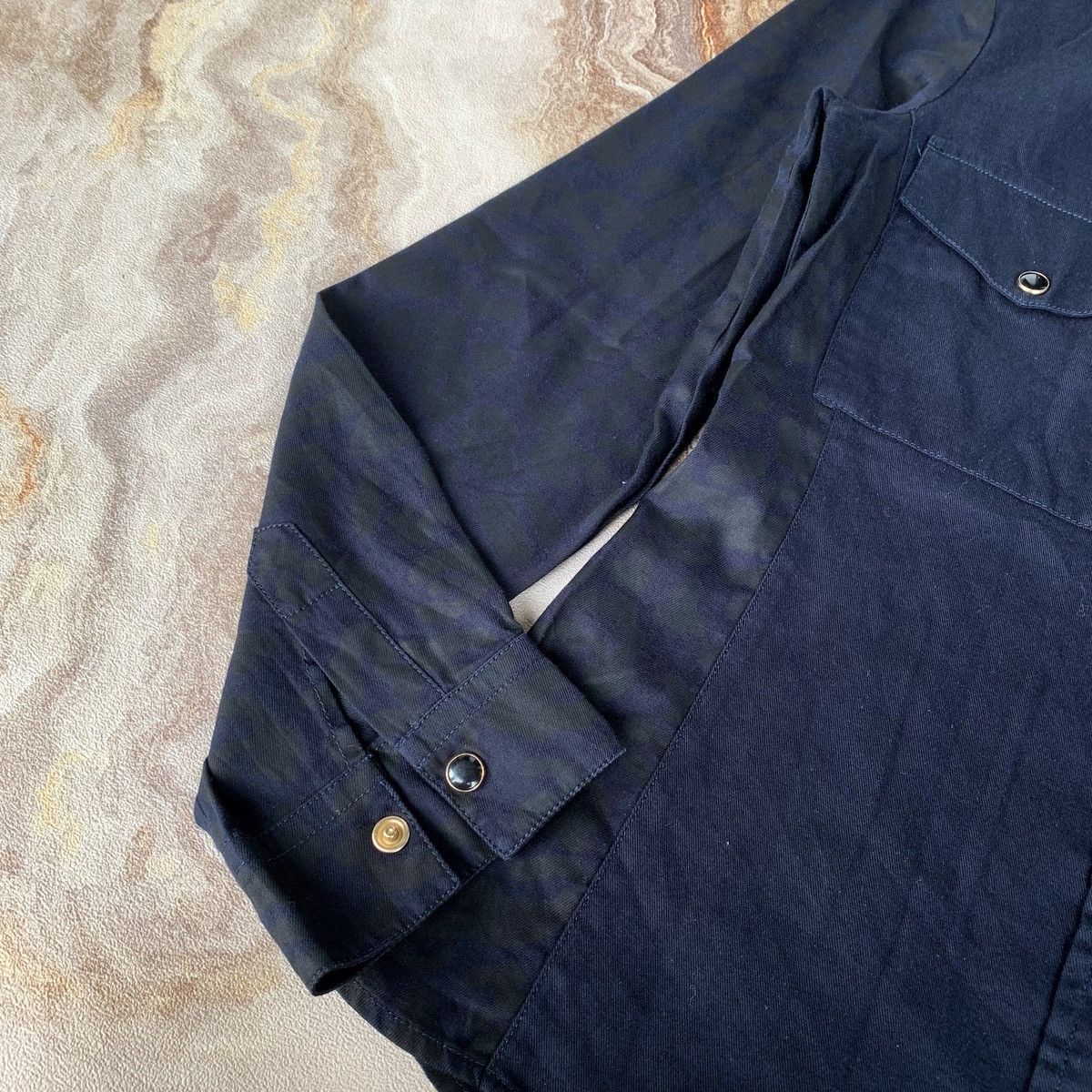 Armani Armani Button Snap Navy Shirt Camoflage Sleeve Size M / US 6-8 / IT 42-44 - 2 Thumbnail