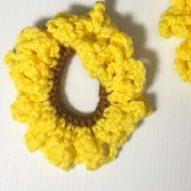 Handmade NWT YHandmade Crocheted Scrunchie by Dawny Set of 3 Size ONE SIZE - 2 Thumbnail