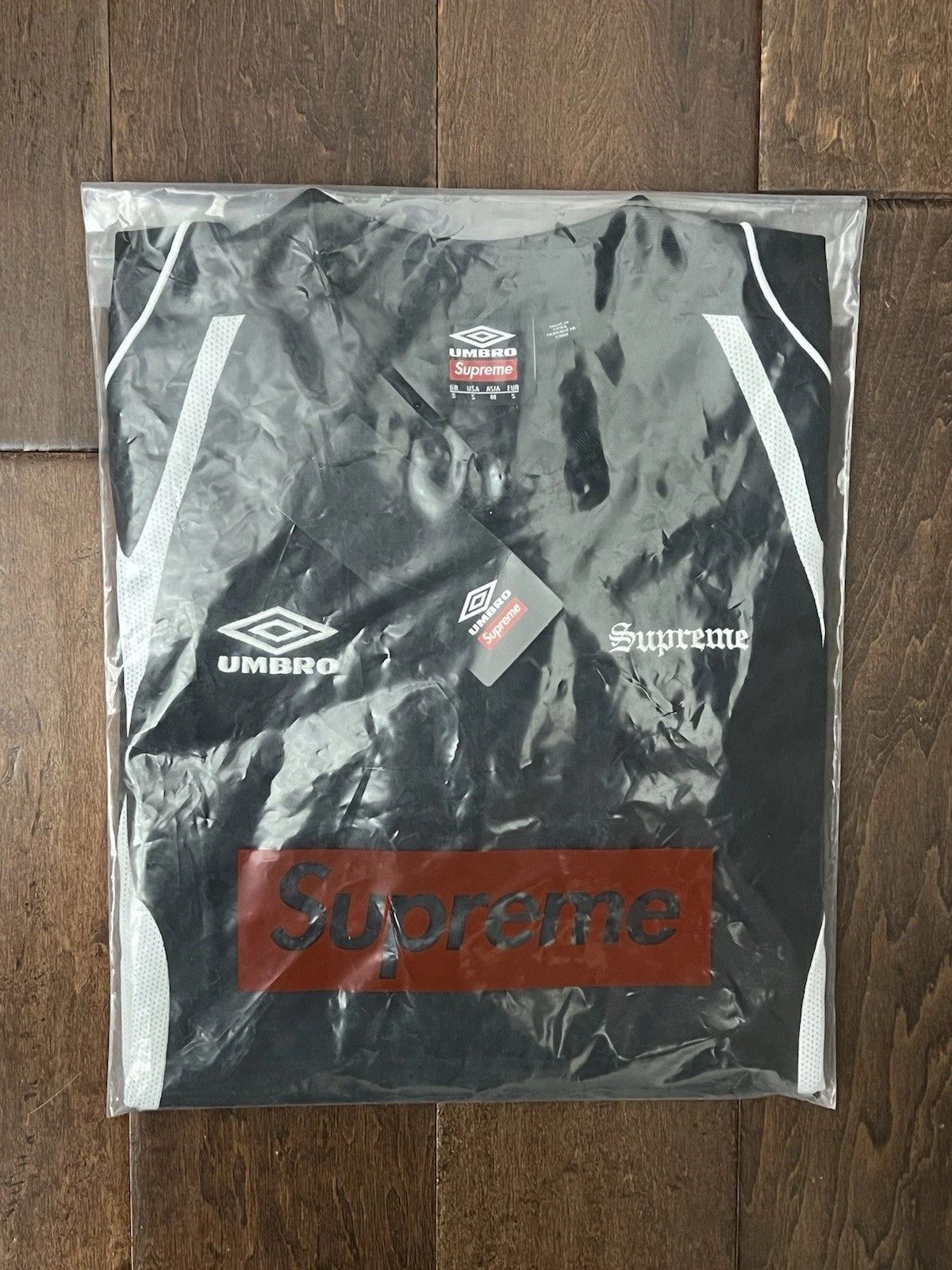 Supreme × Umbro Supreme SS26 Umbro Old English Soccer Jeresy Black Small Size US S / EU 44-46 / 1 - 1 Thumbnail