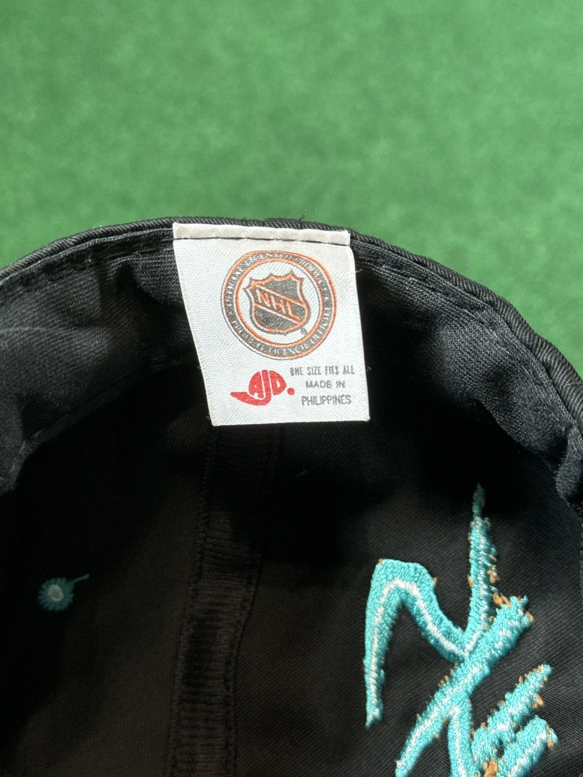 NHL × Vintage Vintage 90s San Jose Sharks Deadstock NHL Snapback Hat Size ONE SIZE - 7 Thumbnail