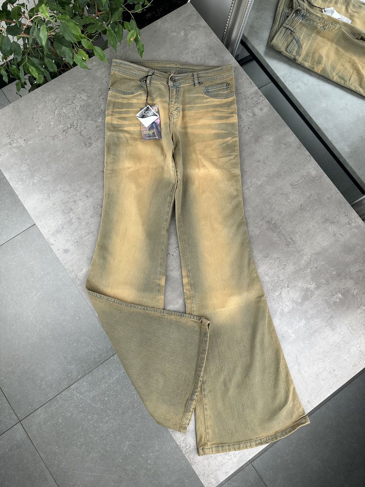 image of Avant Garde x Vintage Flared Old Denim Jeans Y2K in Green, Women's (Size 28)