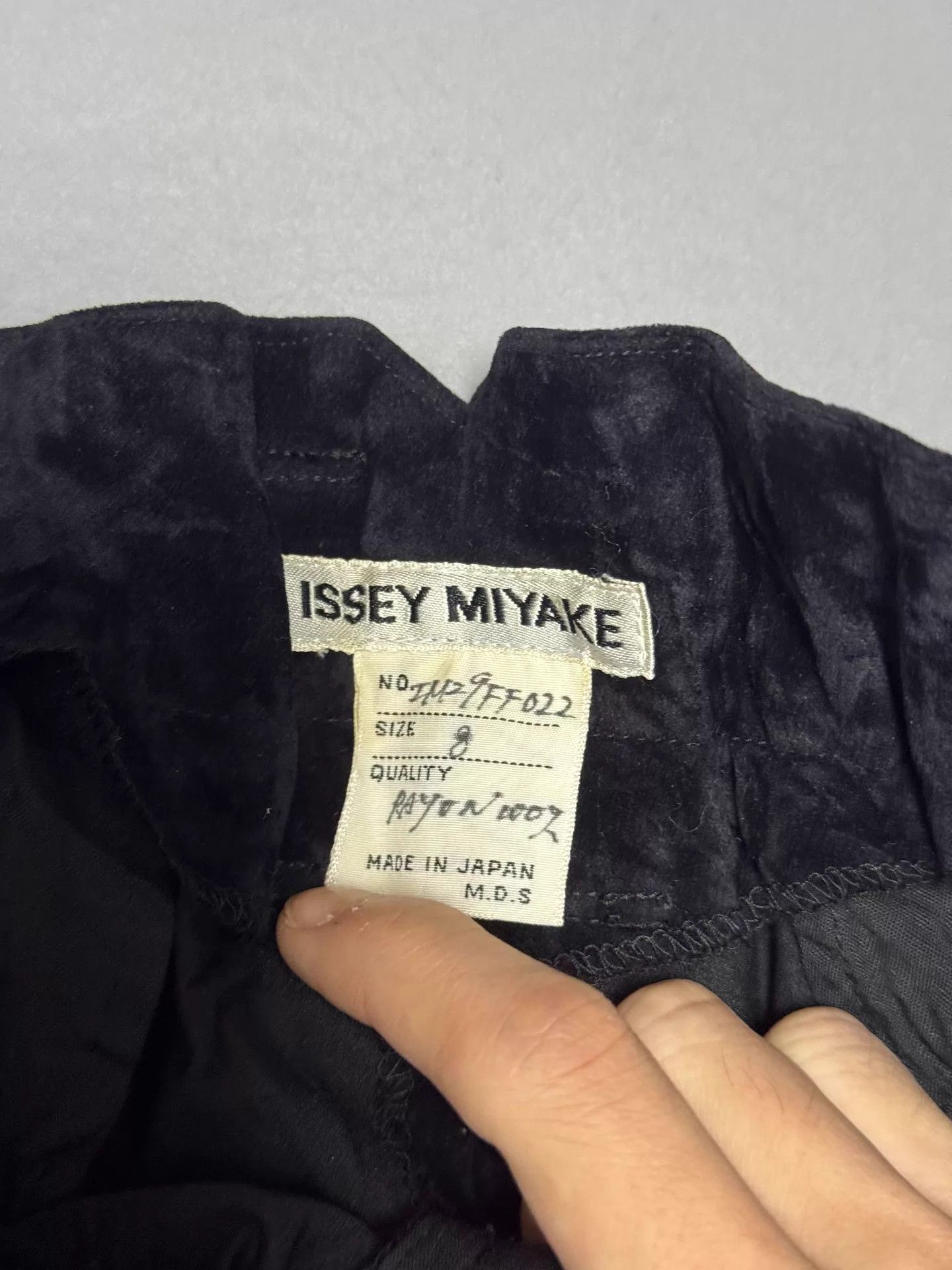 Issey Miyake Issey Miyake 80s Sample Velvet Pleated Pearl Pants Rare Size 30" / US 8 / IT 44 - 4 Thumbnail