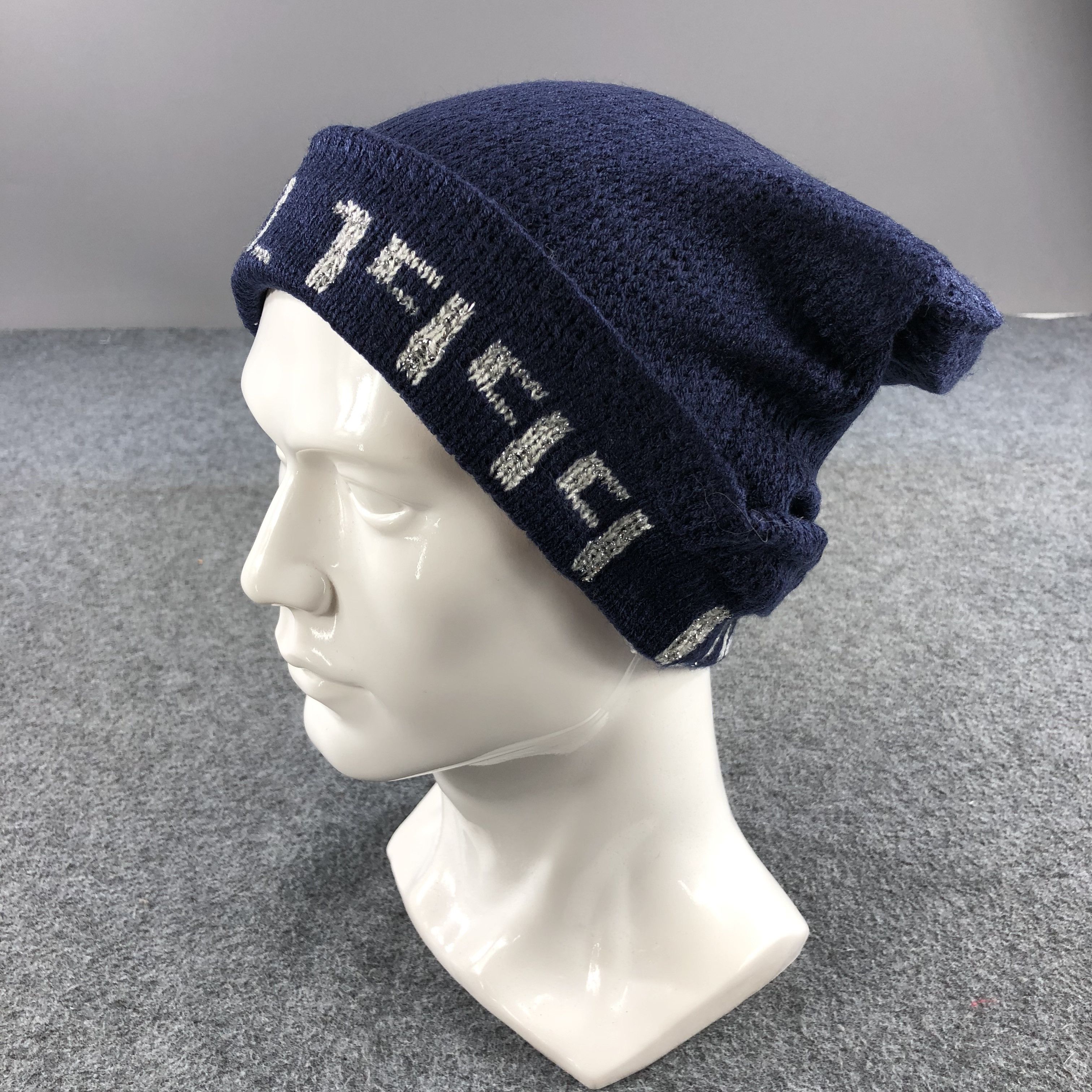 Disney 1999 Dreams Come True Wonderland Blue Knit Beanie B282 Size ONE SIZE - 2 Thumbnail