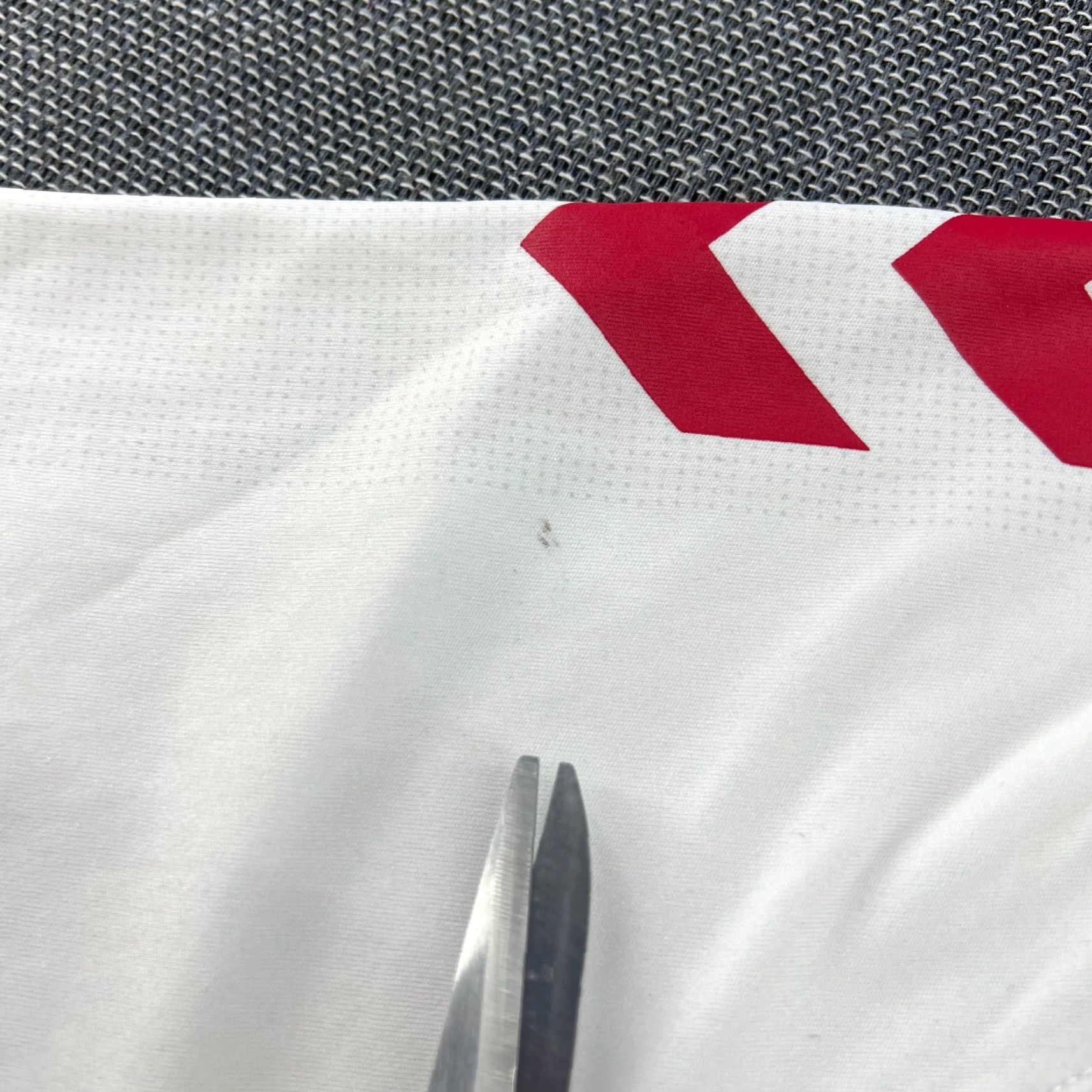 Hummel Denmark 2020 2021 Home Zanka #13 Football Jersey Mens Large Adult Hummel Shirt Size US L / EU 52-54 / 3 - 4 Thumbnail