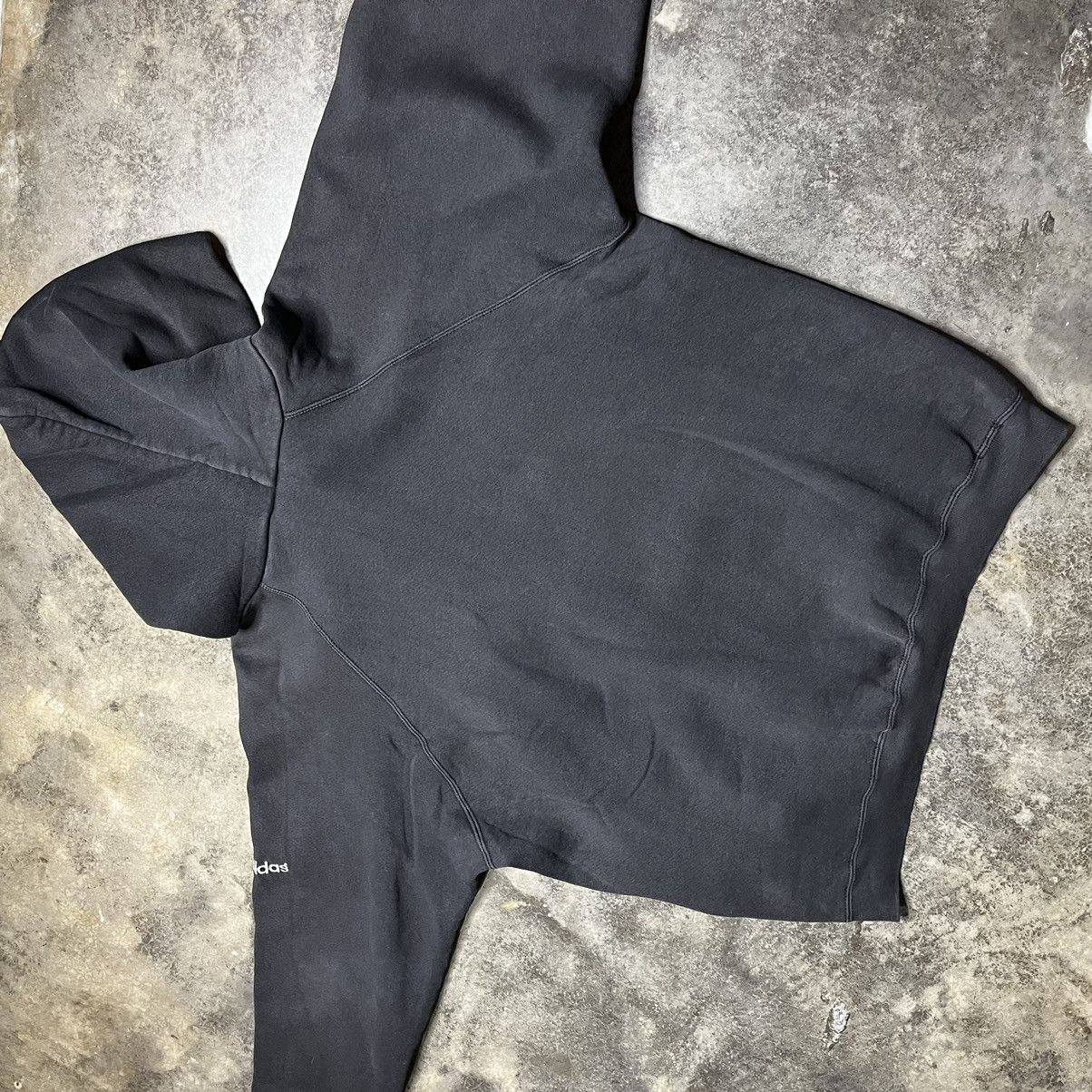Vintage vintage adidas thrashed faded black baggy hoodie Size US L / EU 52-54 / 3 - 8 Thumbnail