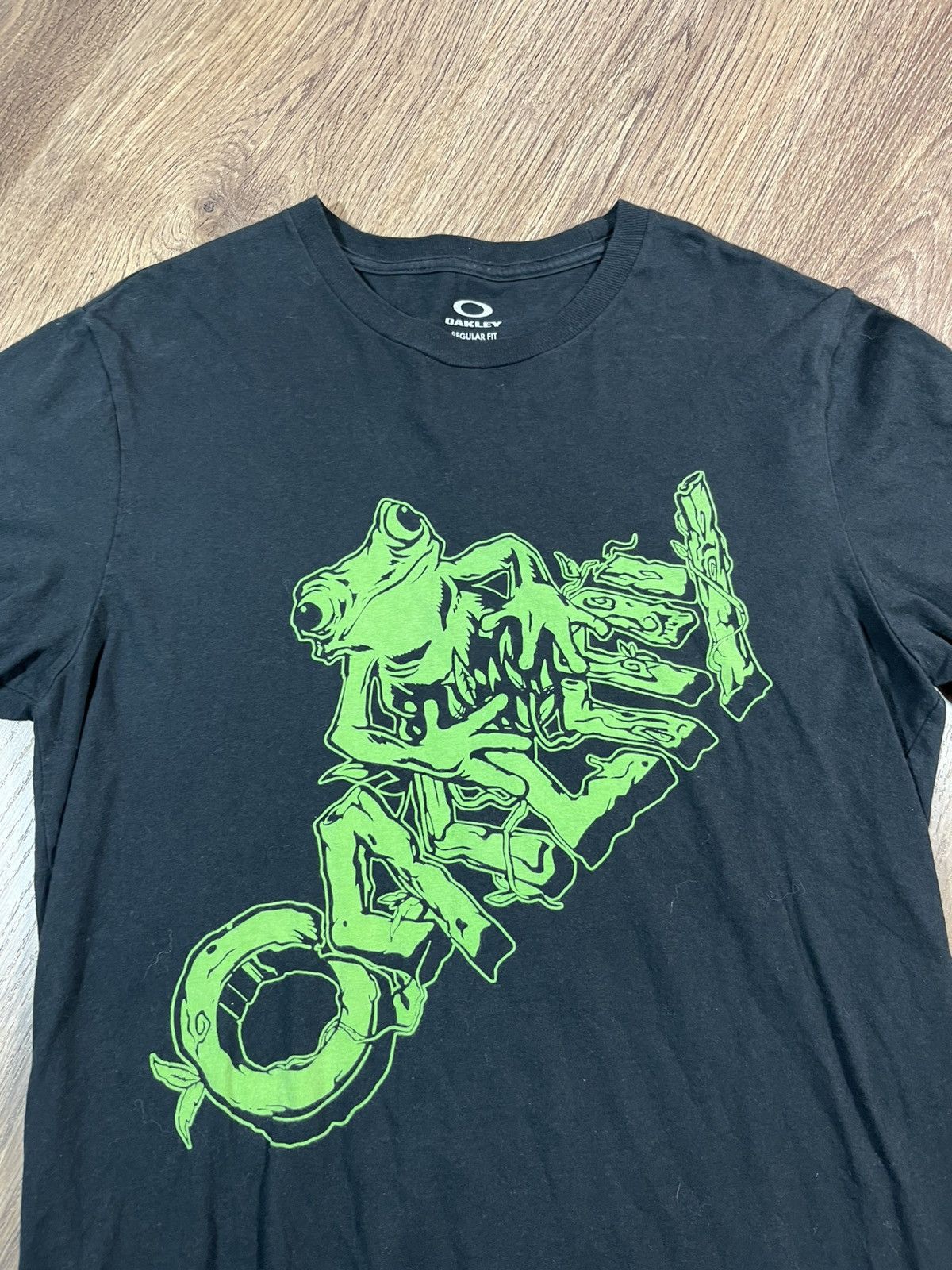 Oakley Vintage Y2K Oakley Big Logo Frog Graphic Outdoor Tee T Shirt Size US M / EU 48-50 / 2 - 2 Thumbnail