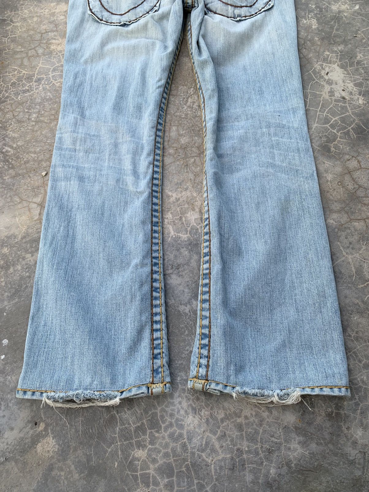 True Religion Rare Distressed True Religion Jeans size 31 Size US 31 - 4 Thumbnail