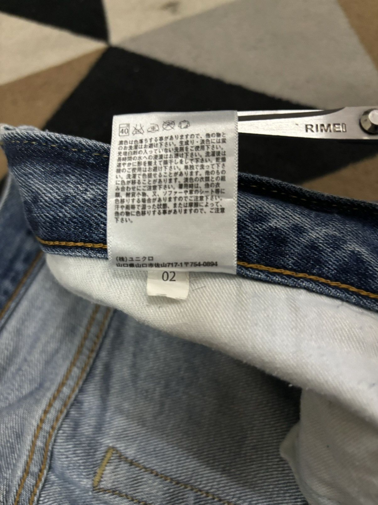 Uniqlo Vintage Y2K Uniqlo Blue Wash Loose Fit Distressed Jeans Size US 35 - 19 Thumbnail