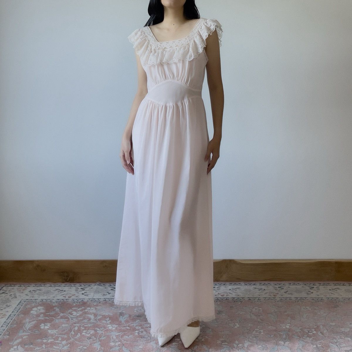 Vintage Vintage 1970s Pale Pink Ruffle Lace Nightgown (M) Size M / US 6-8 / IT 42-44 - 7 Thumbnail