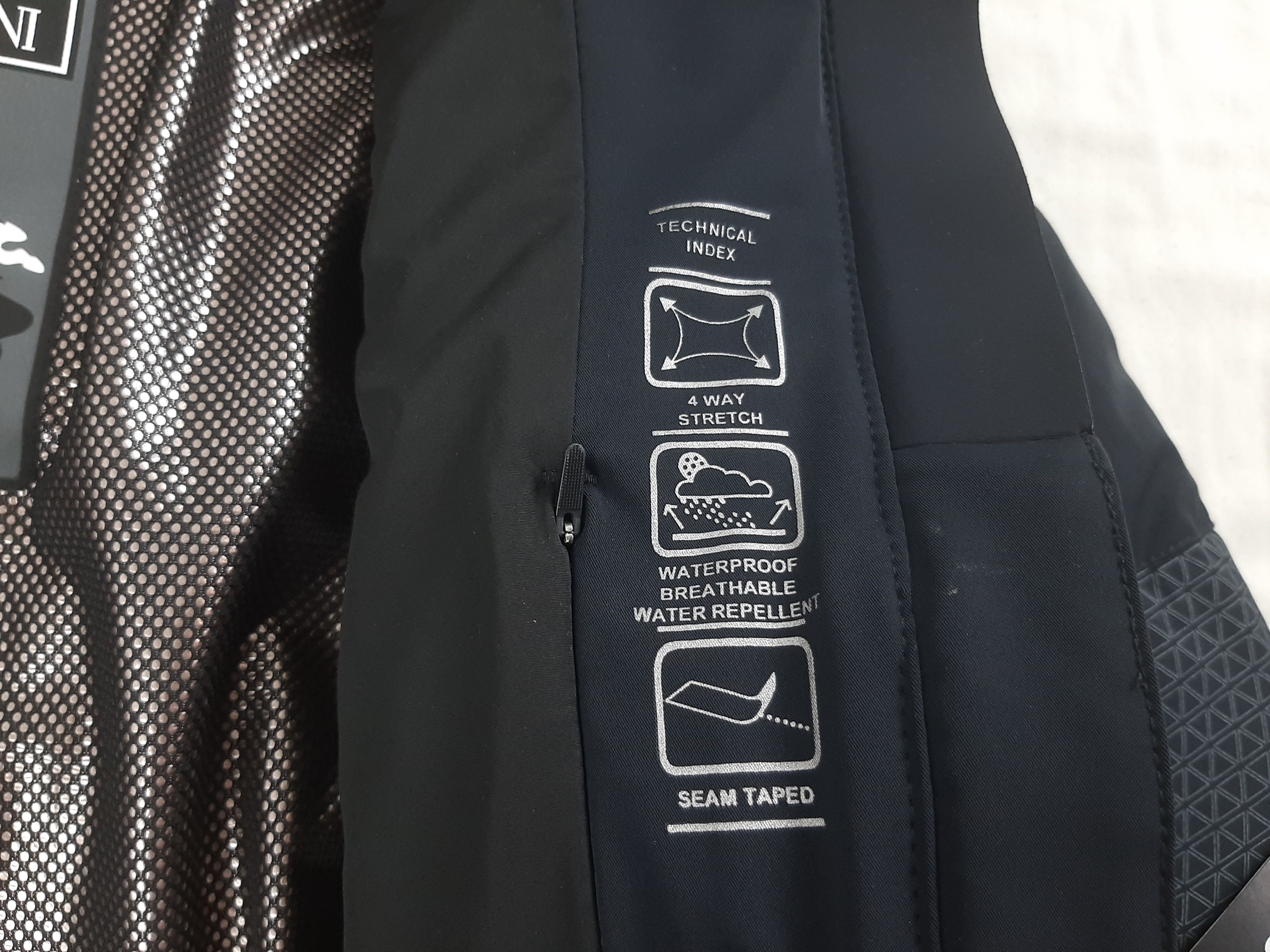Emporio Armani Emporio Armani EA7 Ski Jacket Black Women's Size L Down Size L / US 10 / IT 46 - 15 Thumbnail