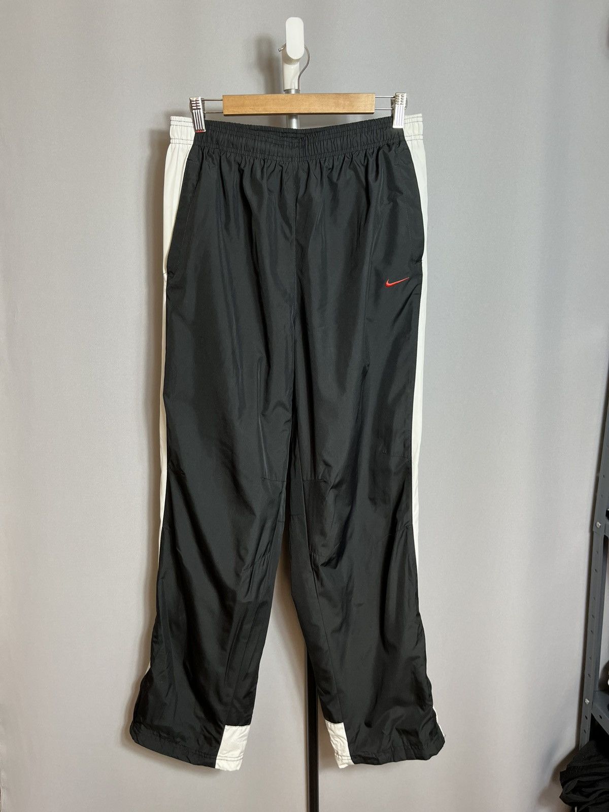 Nike Vintage Y2K NIKE AIRMAX SERIES 87 PANTS DRILL NYLON TECH Size US 36 / EU 52 - 1 Thumbnail