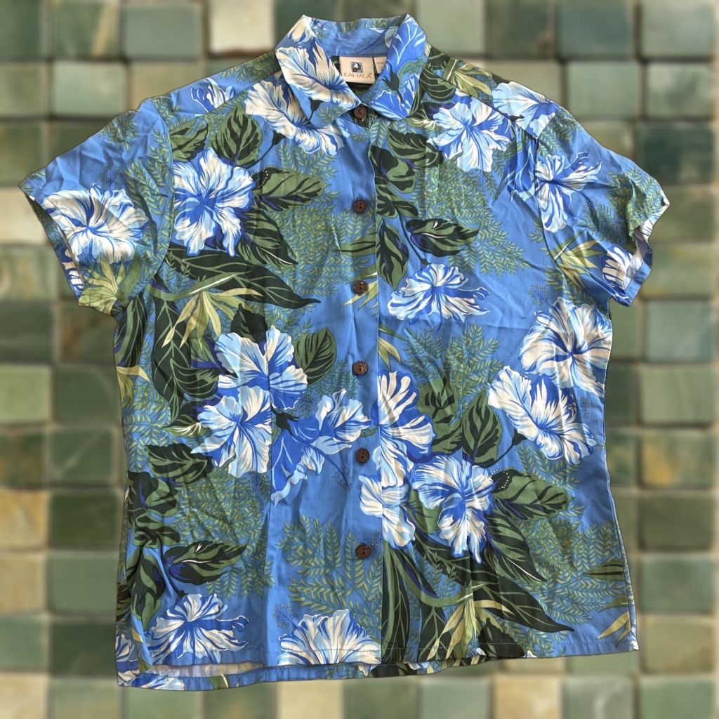 ALOHAS Kāhala Floral Hawaiian Button Up Women’s XS Aloha Hibiscus Palm Blue Multicolor Hawaiian Theme Lightweight Regular Sleeve Short Button Up Size XS / US 0-2 / IT 36-38 - 1 Thumbnail