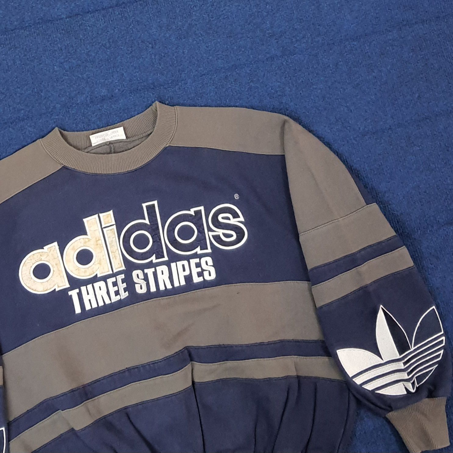 Adidas Vintage Adidas Three Stripes Retro Logo Sweatshirt C256N20 Size US M / EU 48-50 / 2 - 2 Thumbnail