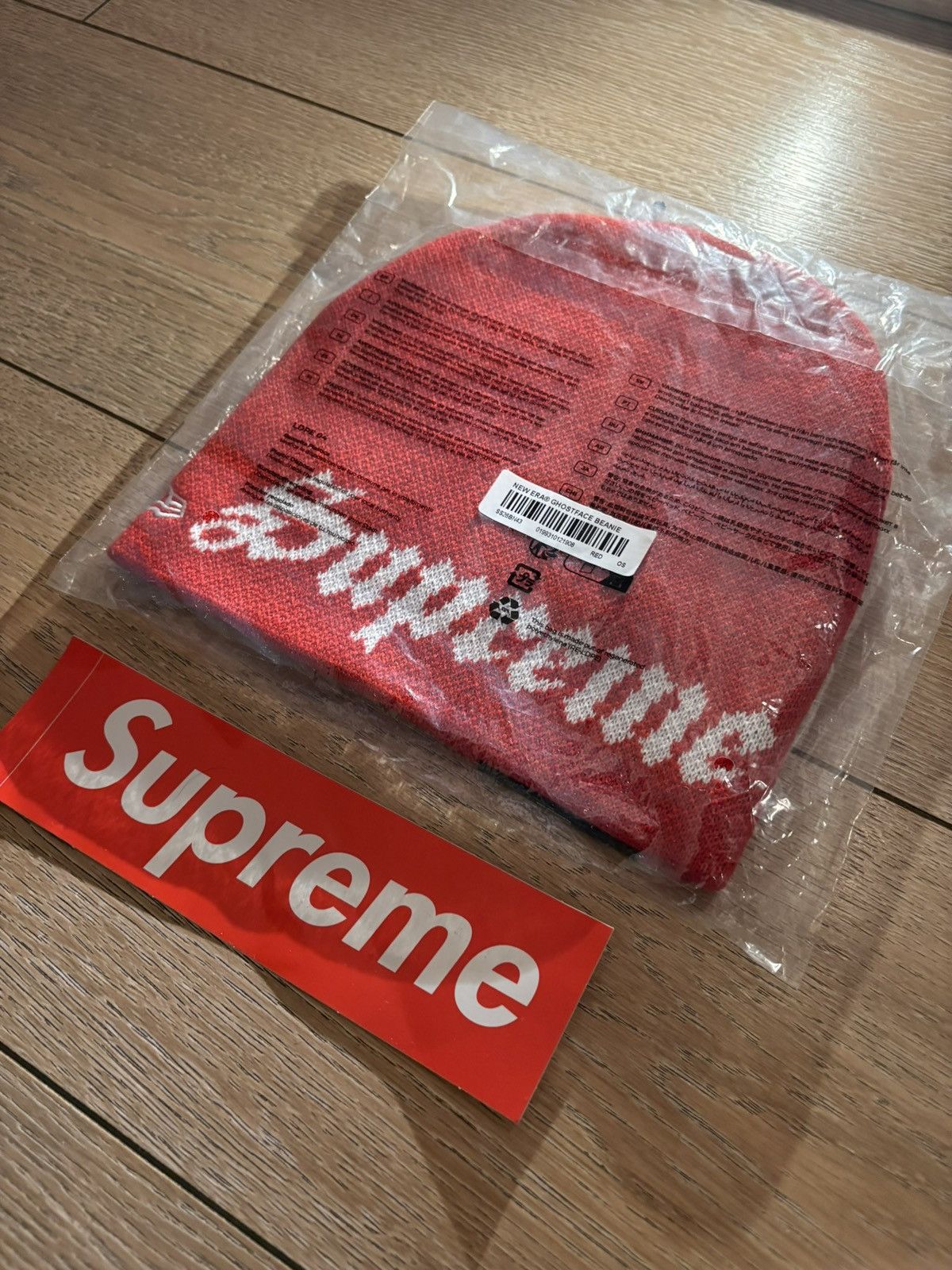 New Era × Supreme Supreme x Ghostface x New Era Red Beanie Size ONE SIZE - 4 Thumbnail