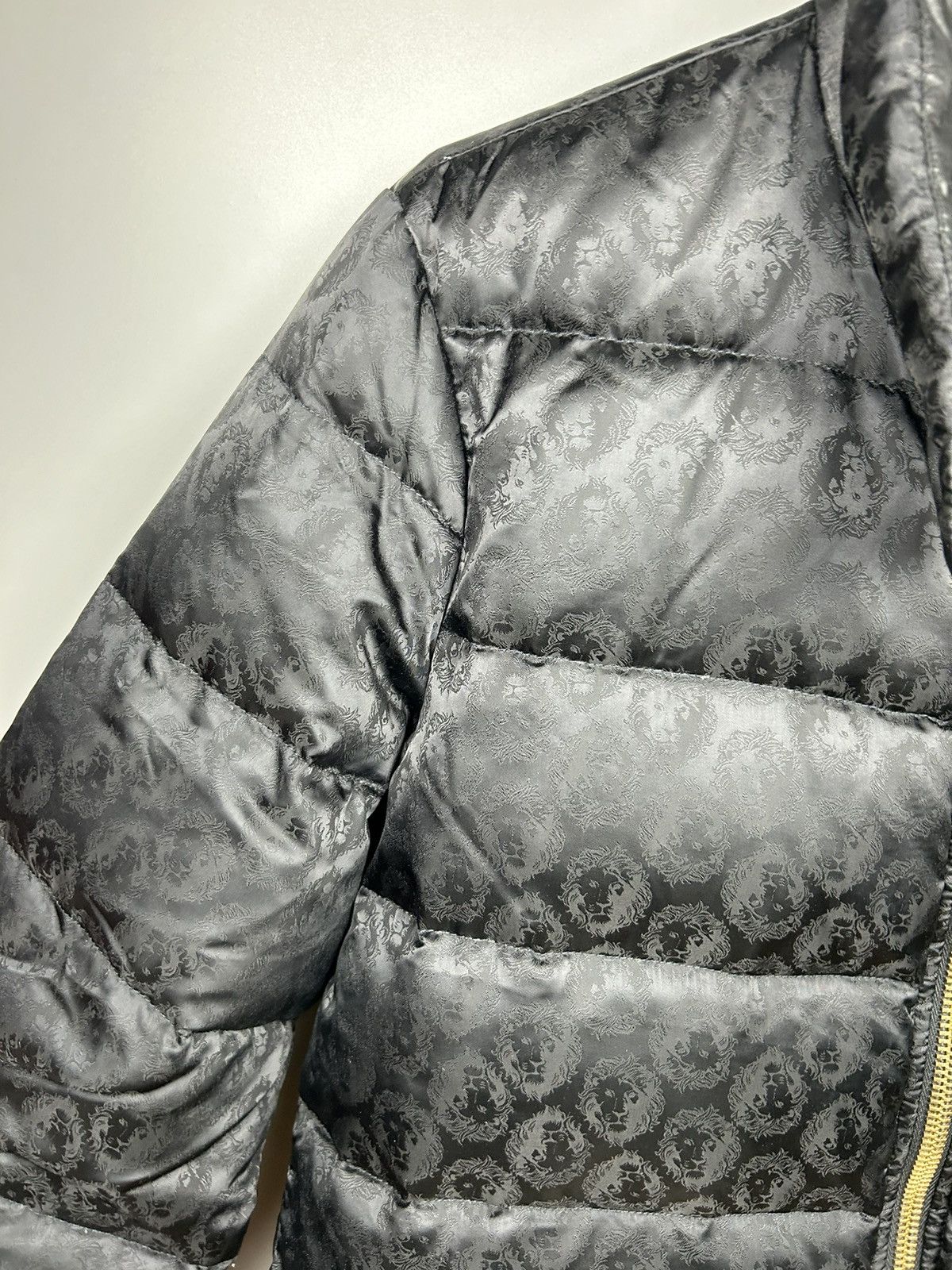 Versace × Versus × Versus Versace Versus Versace Down Jacket Lion Monogram Size US M / EU 48-50 / 2 - 6 Thumbnail